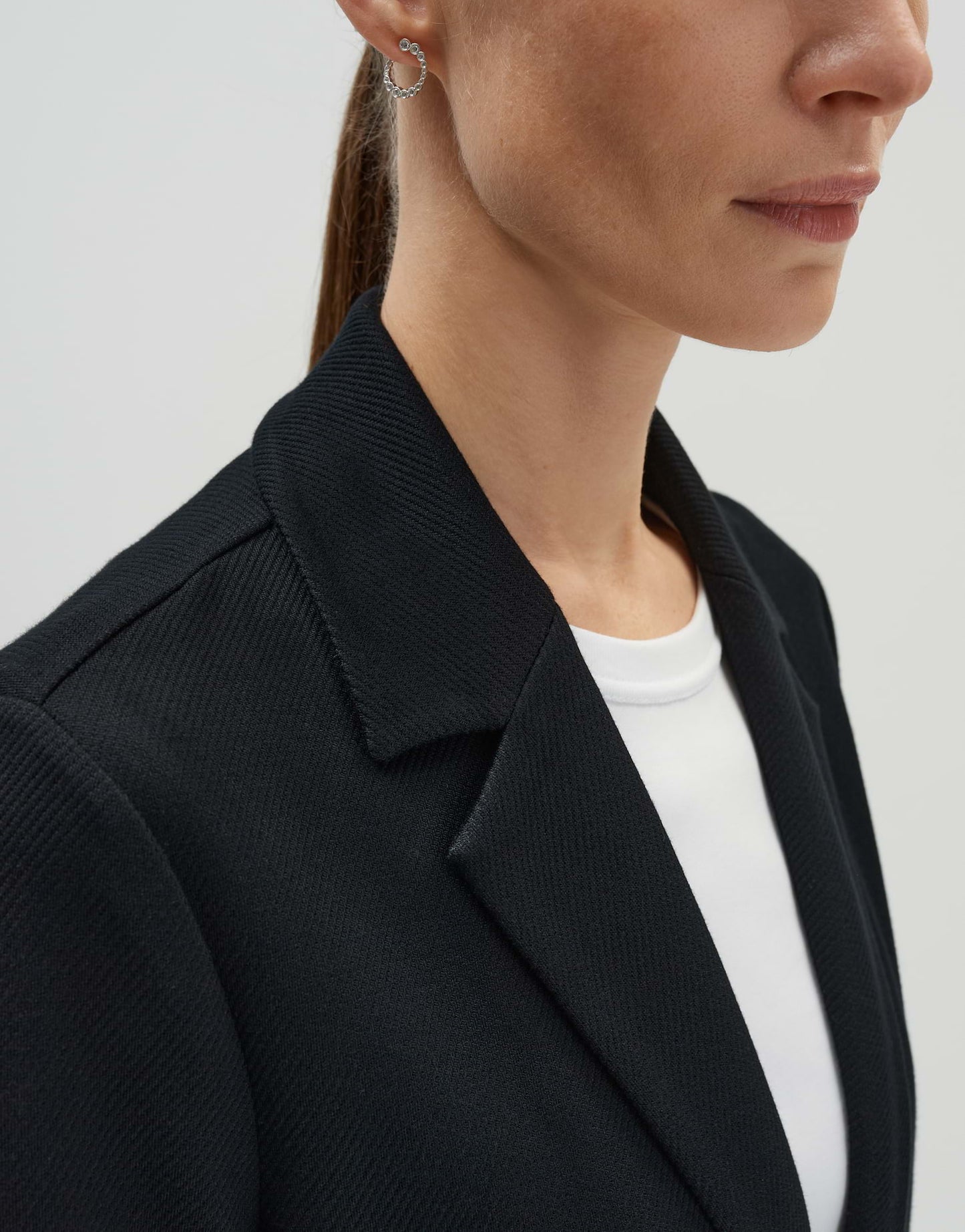 Nusalia (Black)