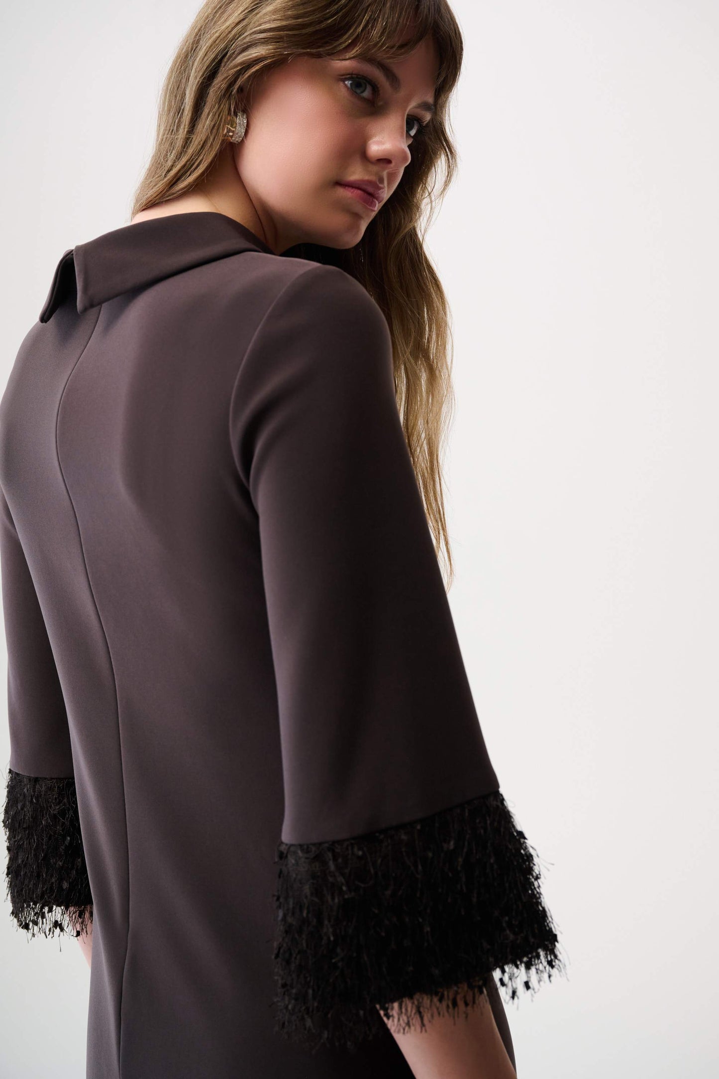 Kleid in A-Linie aus feinem Jersey und neuartigem Stoff (Mokka)