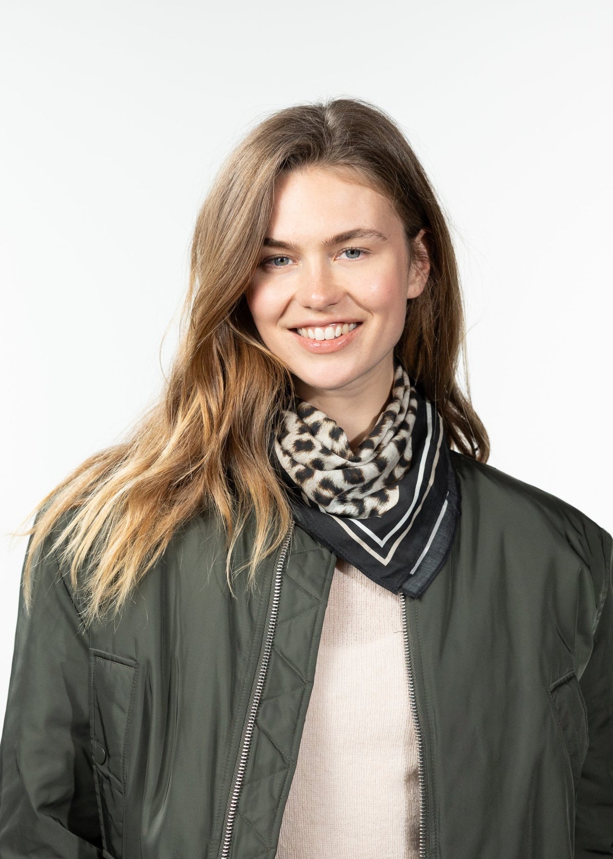 Rigga Scarf (White Print Beige)