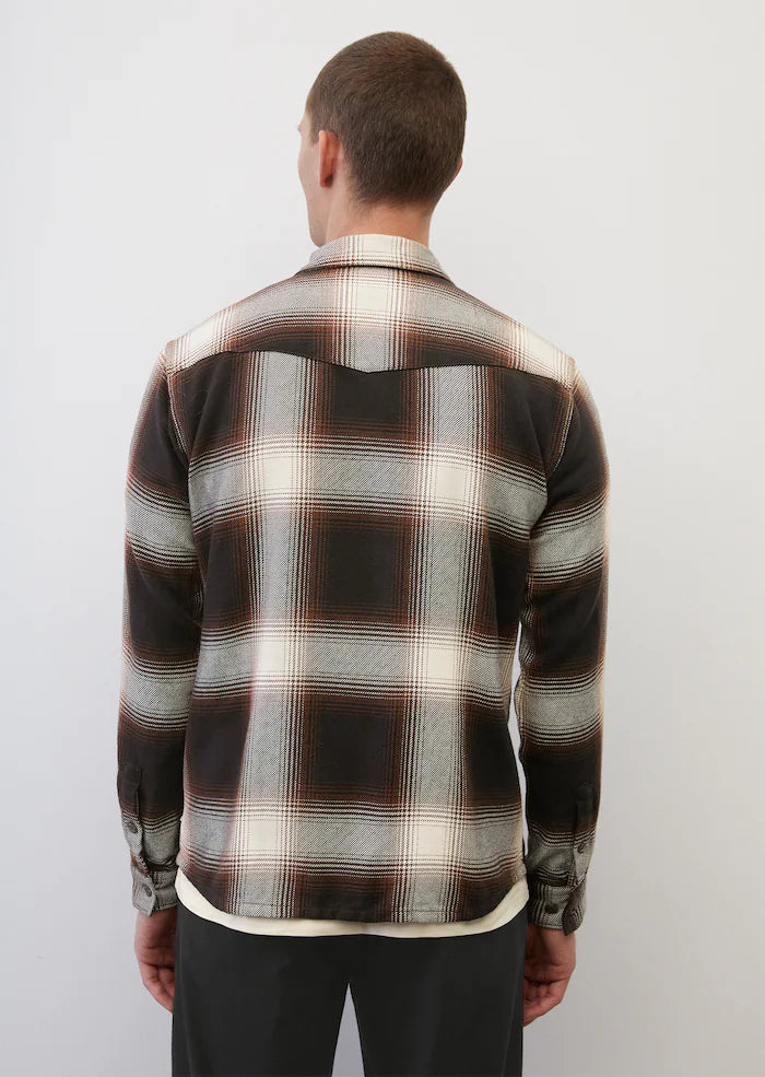 Camp collar, long sleeve, one chest