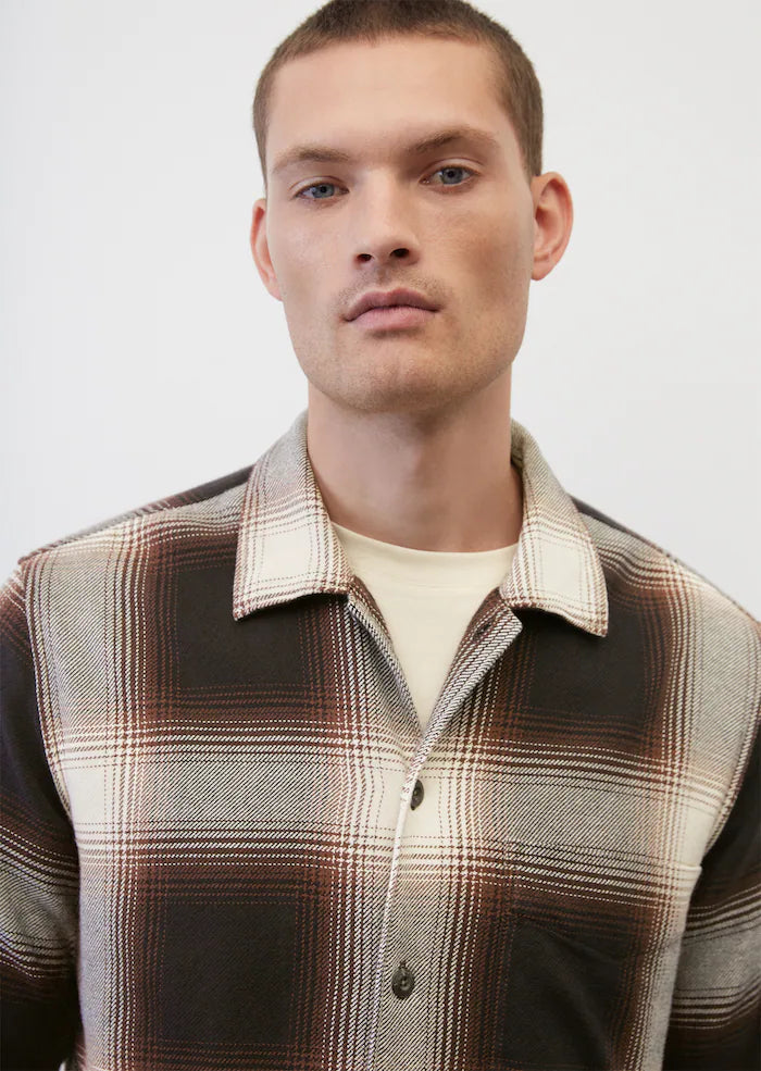 Camp collar, long sleeve, one chest
