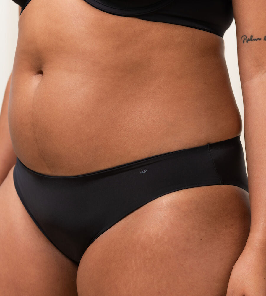 Body Make-Up Essentials Tai (Black)