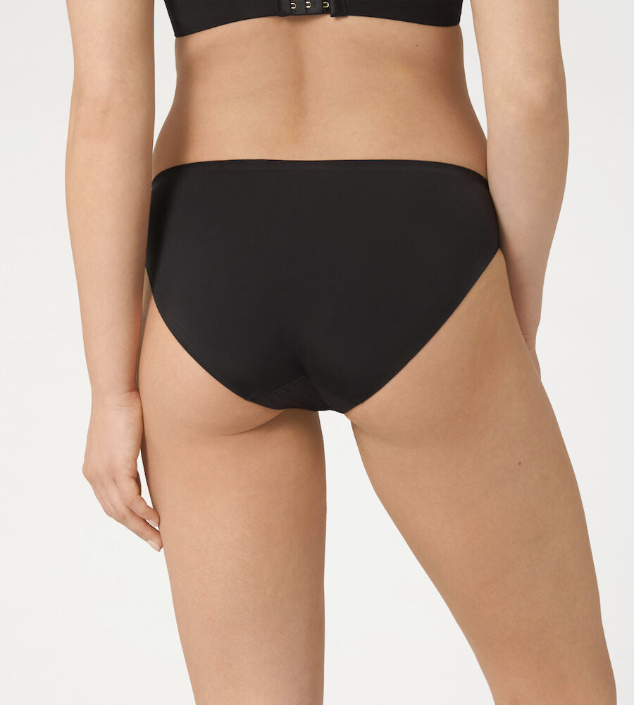 Body Make-Up Essentials Tai (Black)