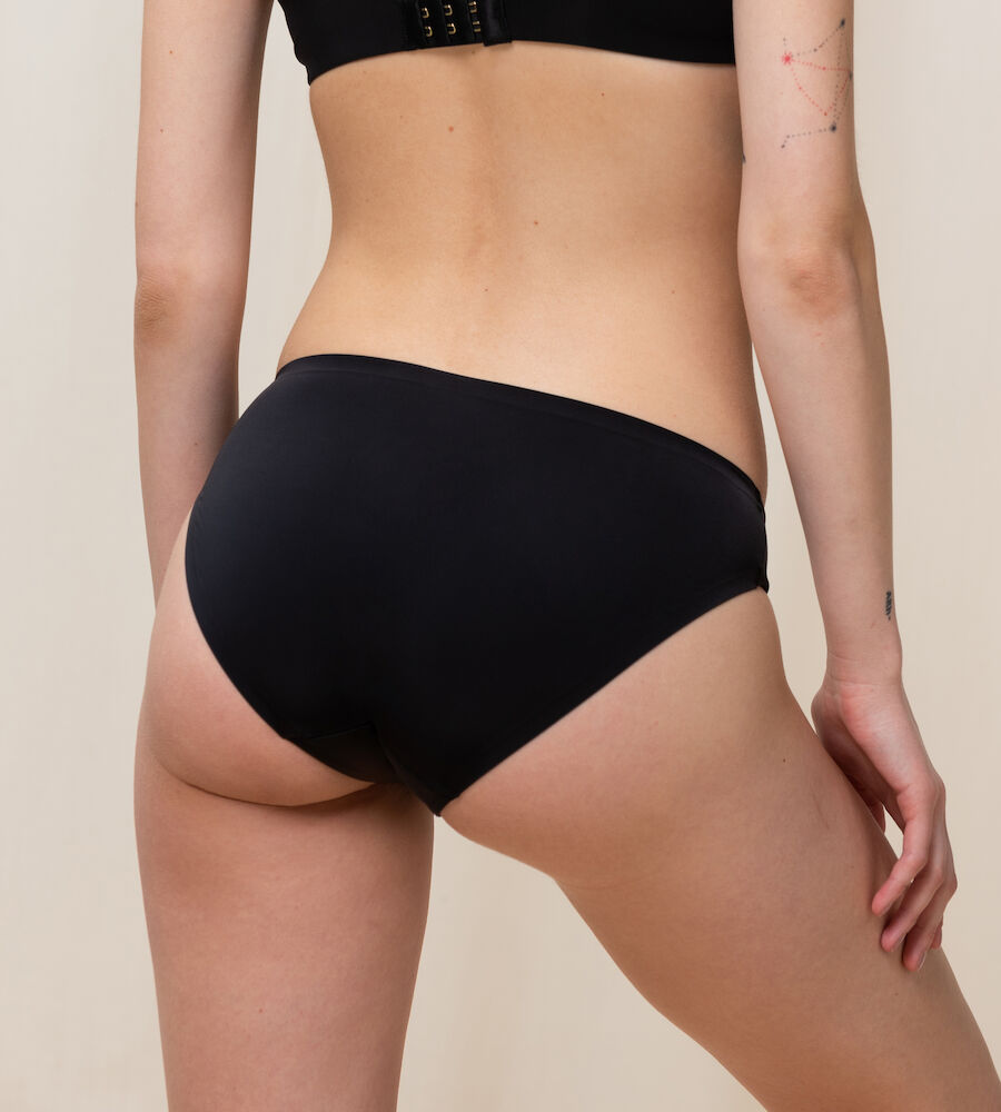 Body Make-Up Essentials Tai (Black)