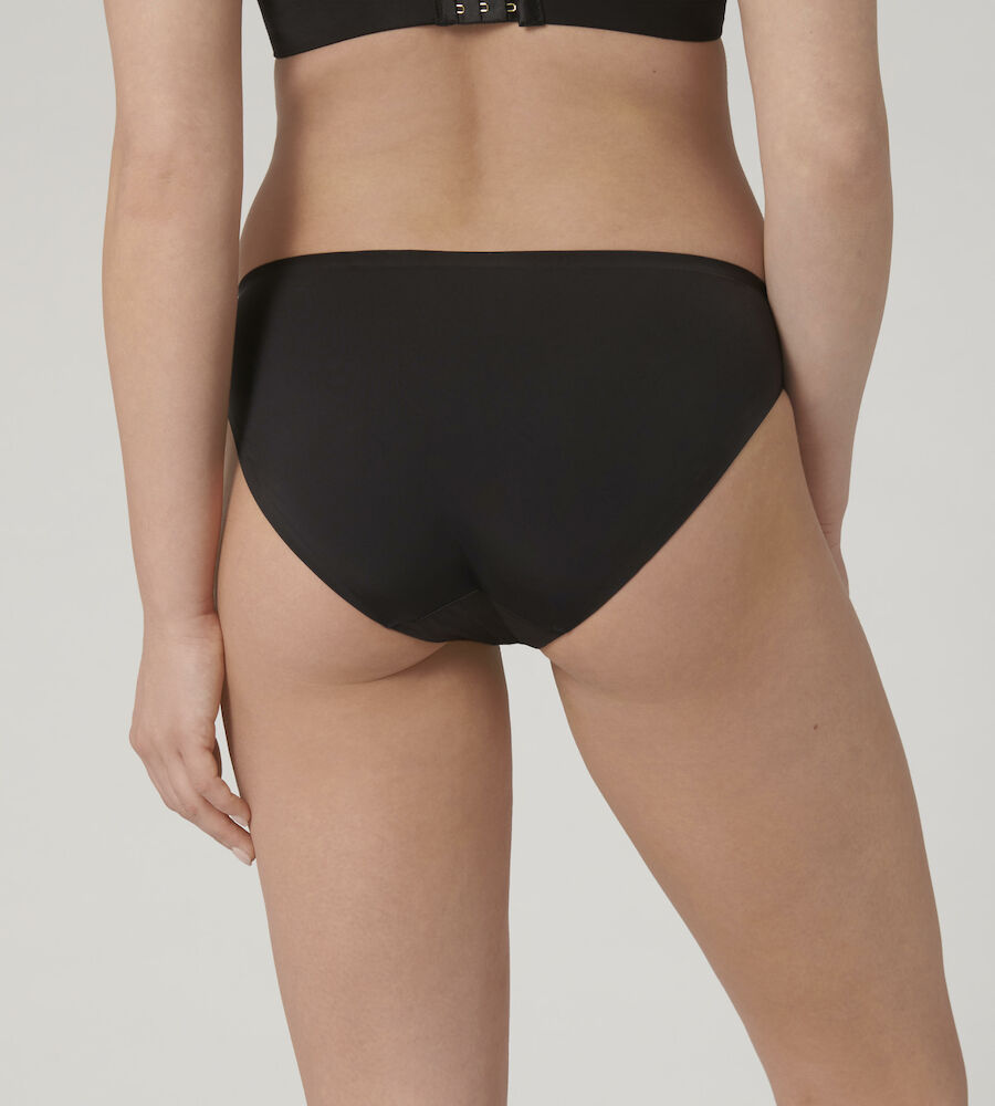 Body Make-Up Essentials Tai (Black)