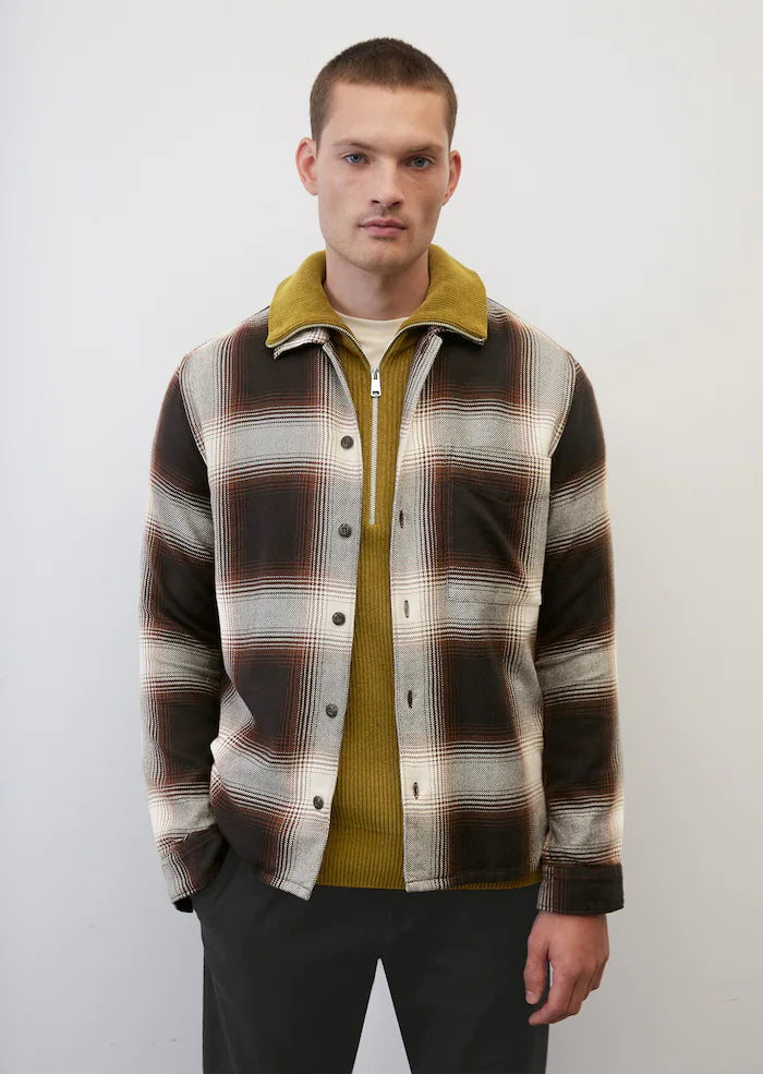 Camp collar, long sleeve, one chest