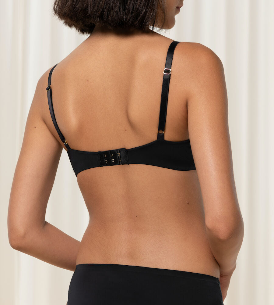Body Make-Up Essentials WP (Black)