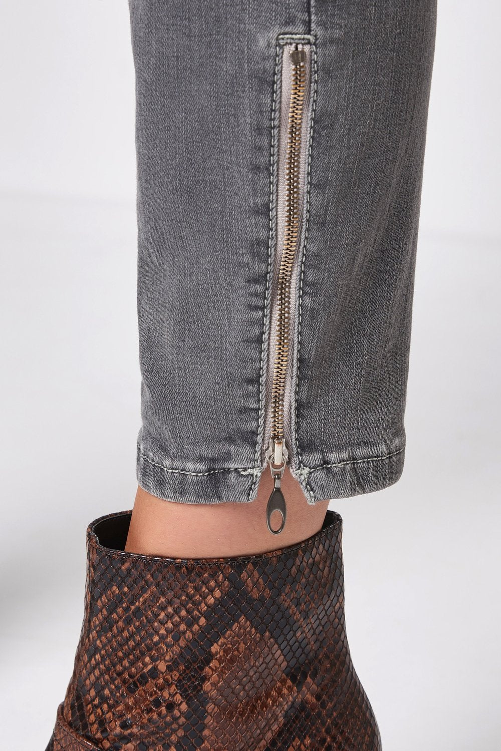 Perfect Shape Zip (Dark Grey)