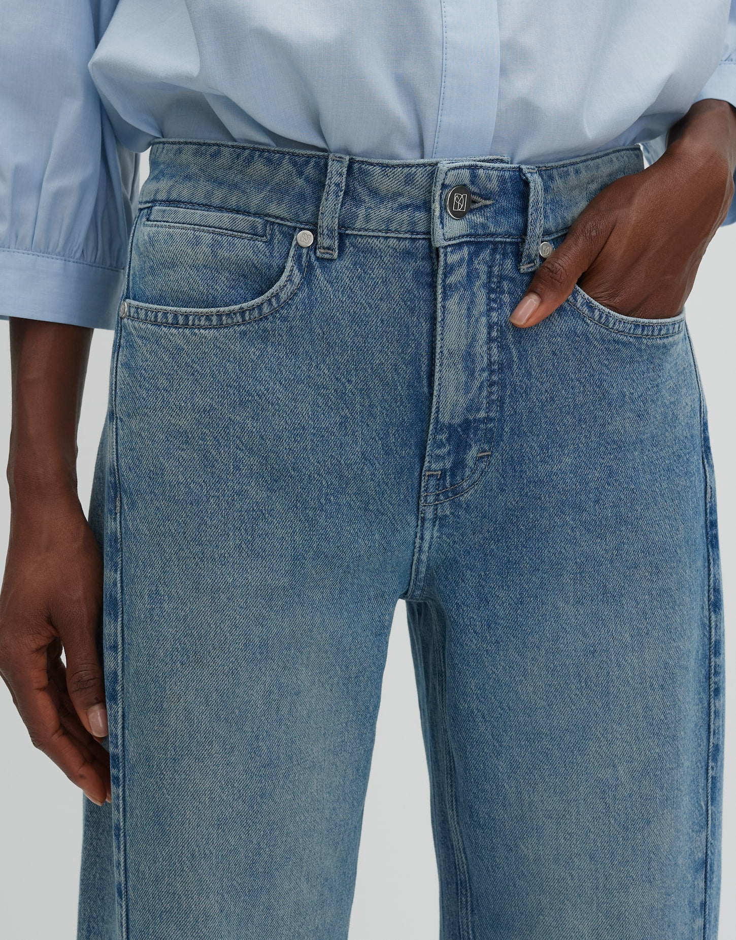 Cellma cropped (Mid Vibrant Bl)