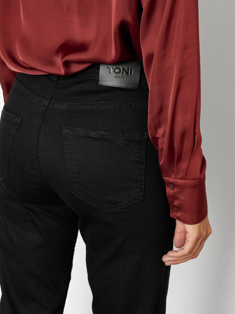 Liv (Black)