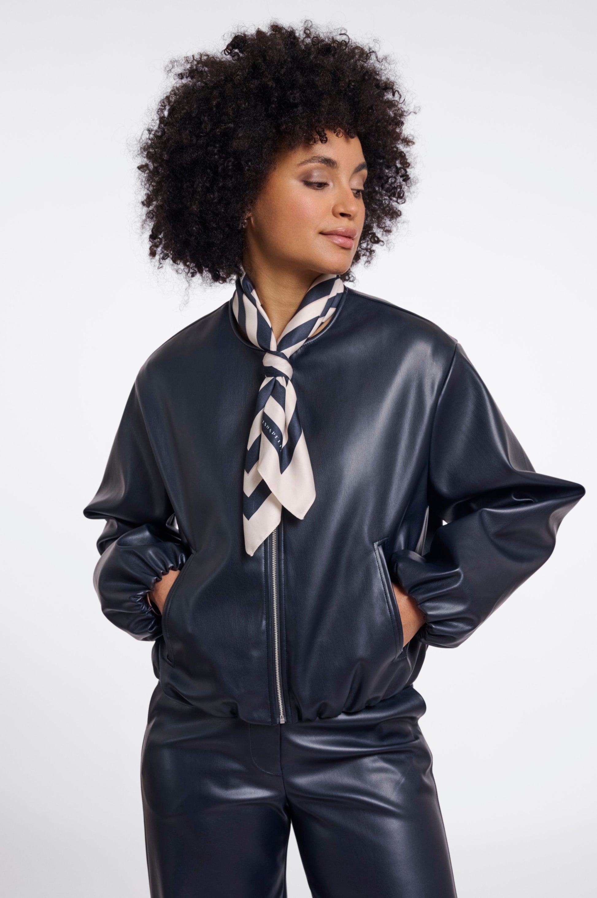 Maëlle.7002611 (Navy Birch)