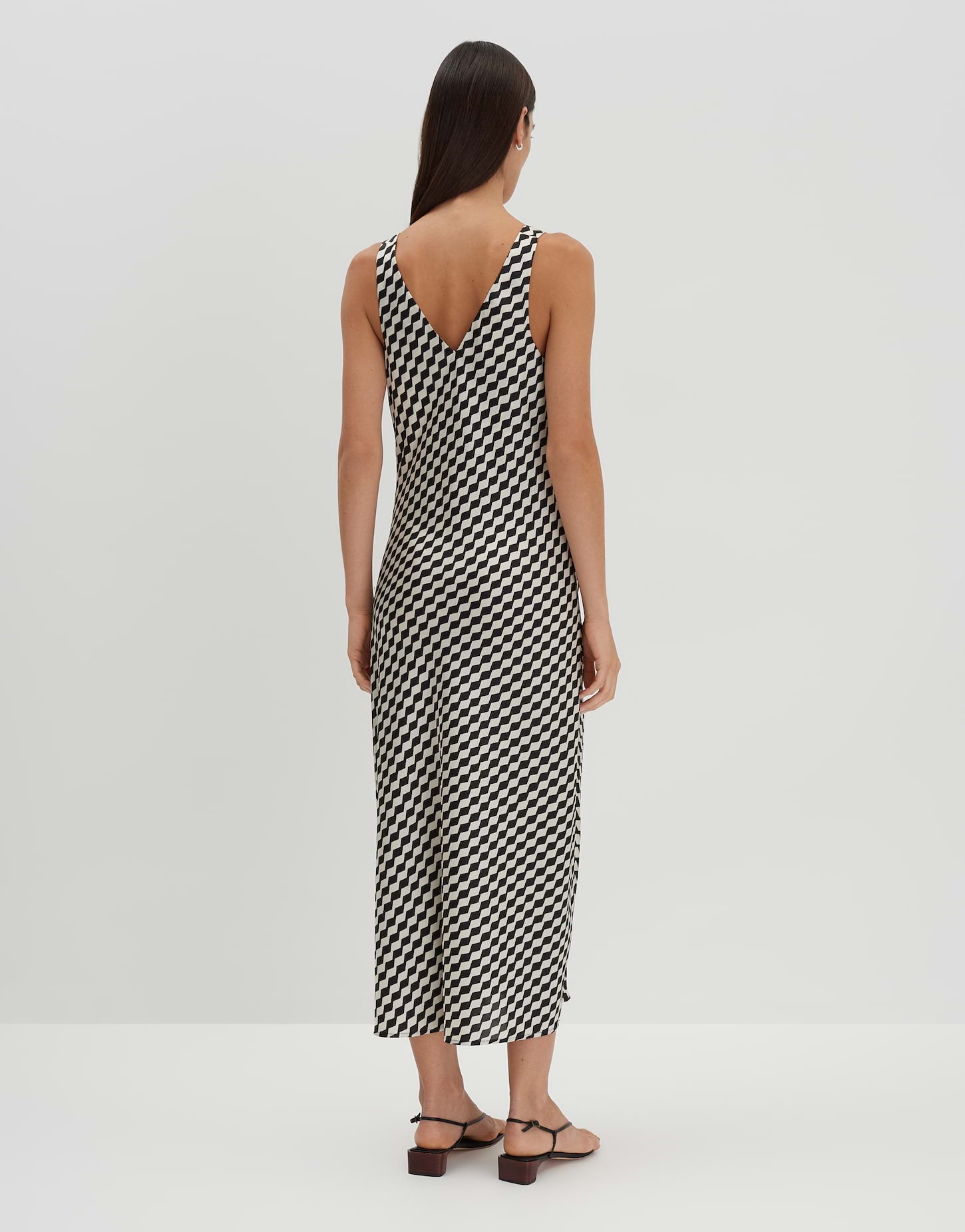 Qova graphic (Black)