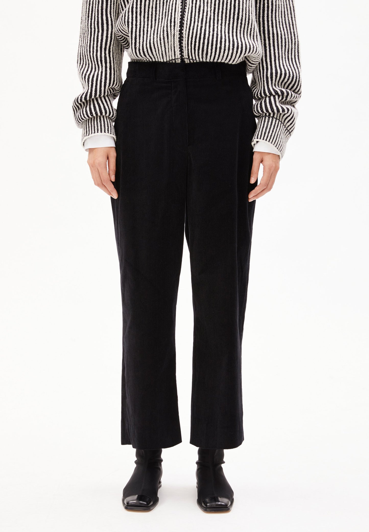 Jaalma Corduroy (Black)