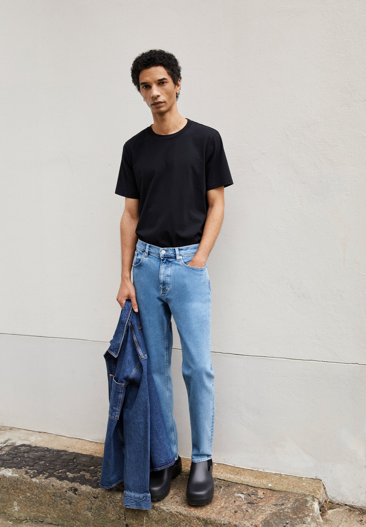 Jaames (Black)
