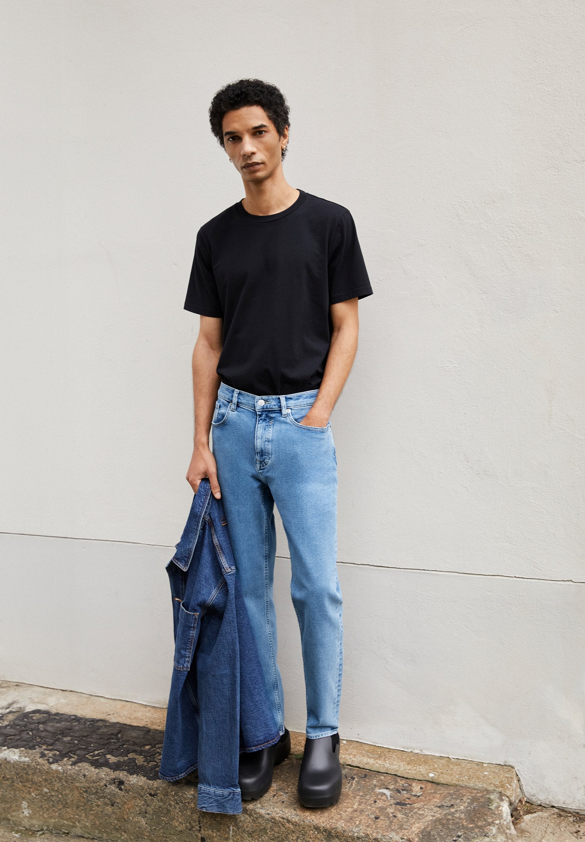 Jaames (Black)