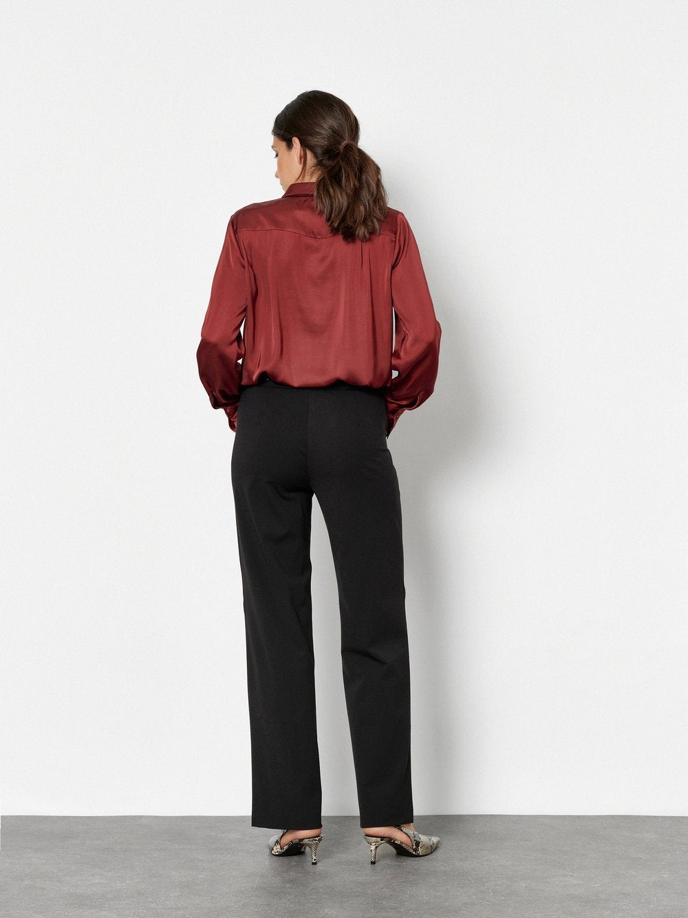 Sue Wide (Black)