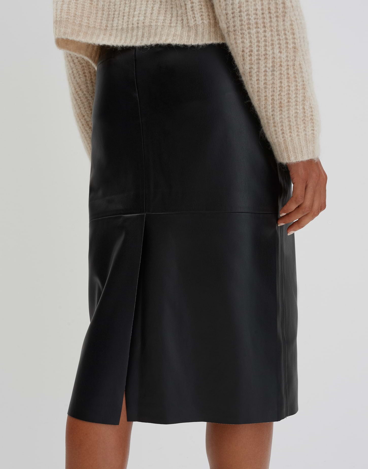Ofiona (Black)