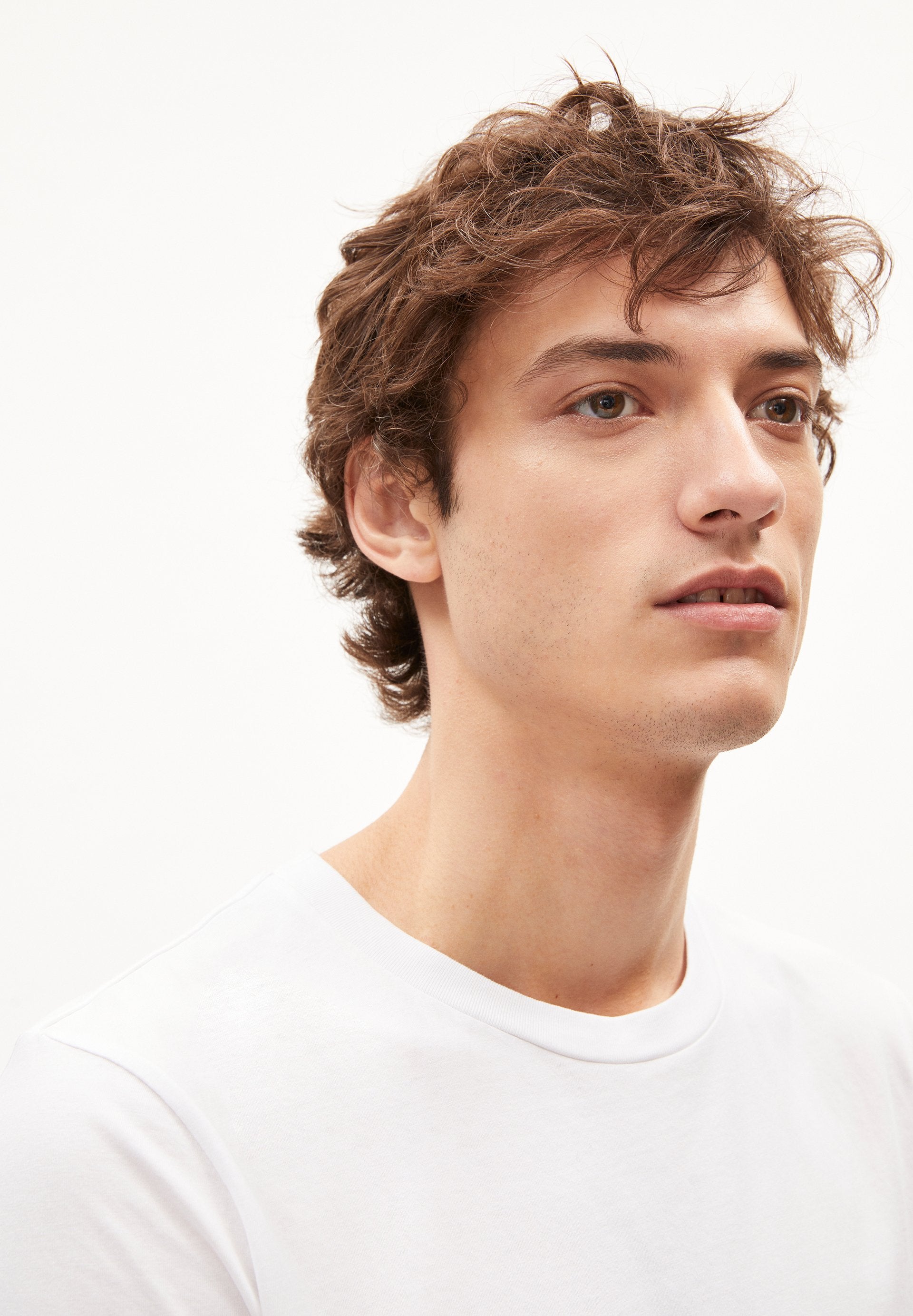 Jaames (White)