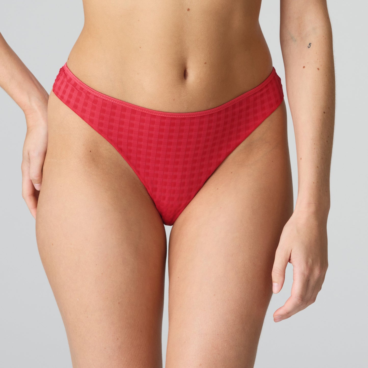 AVERO scarlet String (Sca)
