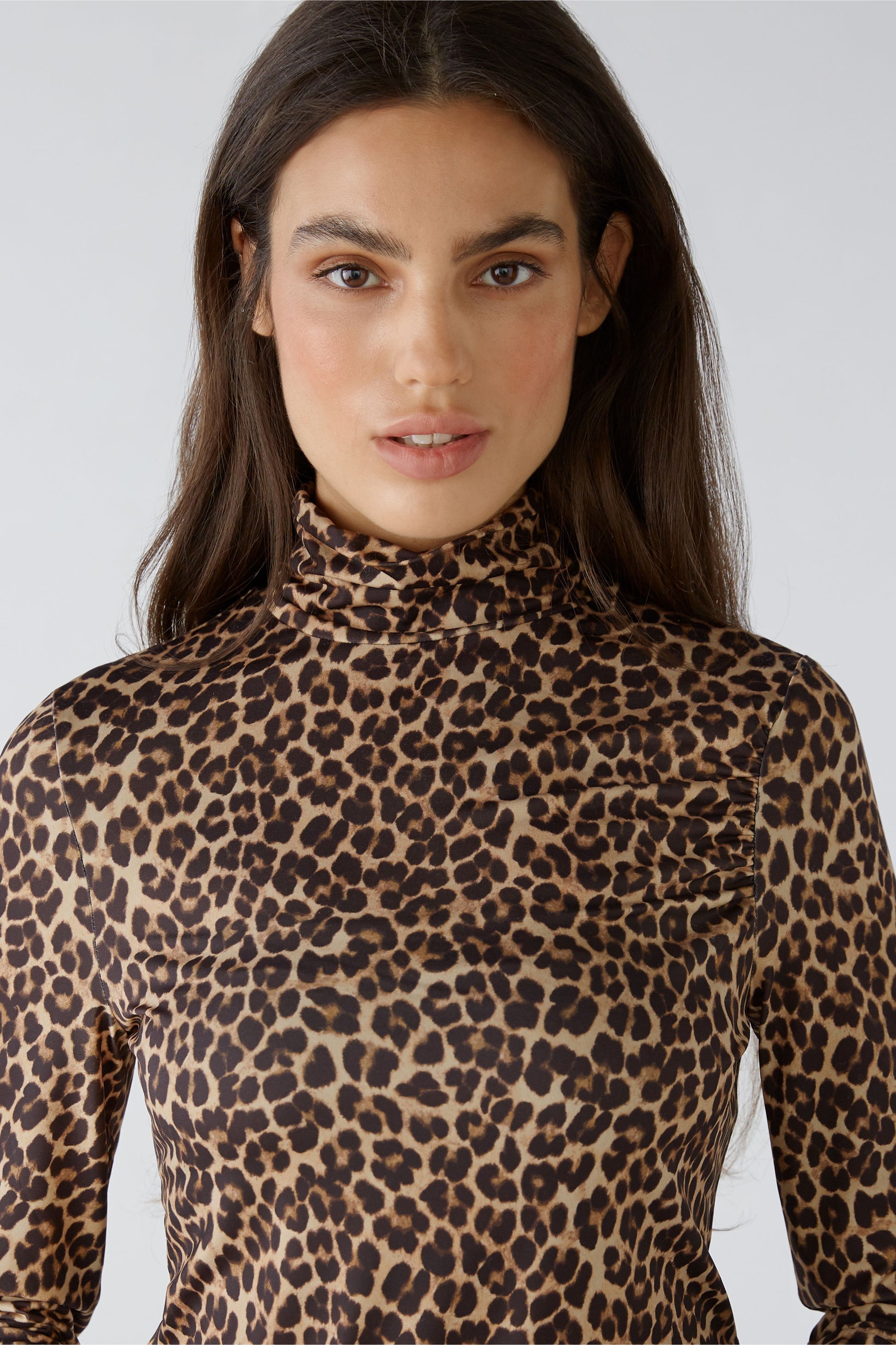 Stehkragenshirt fließende Silky Touch Ware (Black Camel)