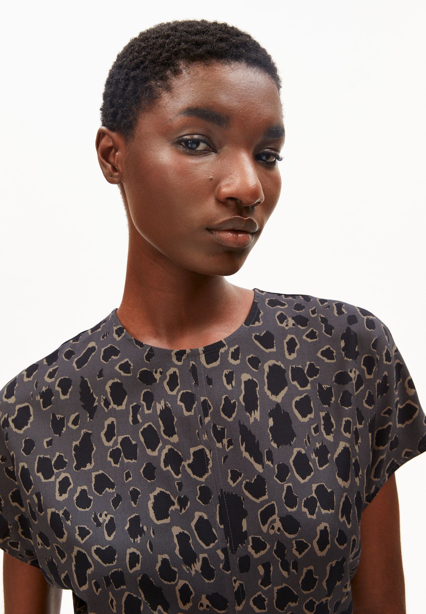 Leo Bat Wing Blouse (Dark Steel-blac)