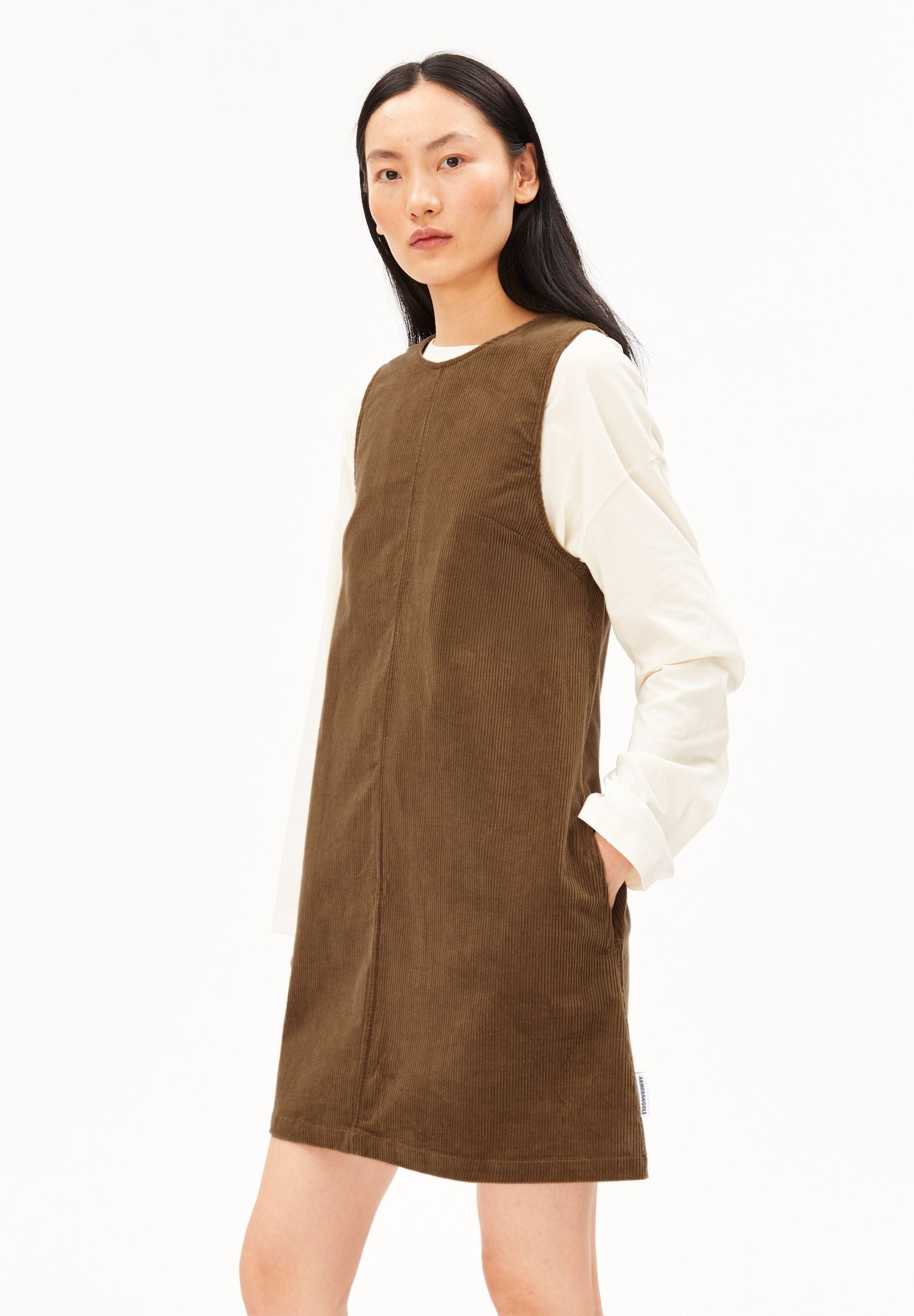 Corduroy R-neck Mini Dress (Amberwood)