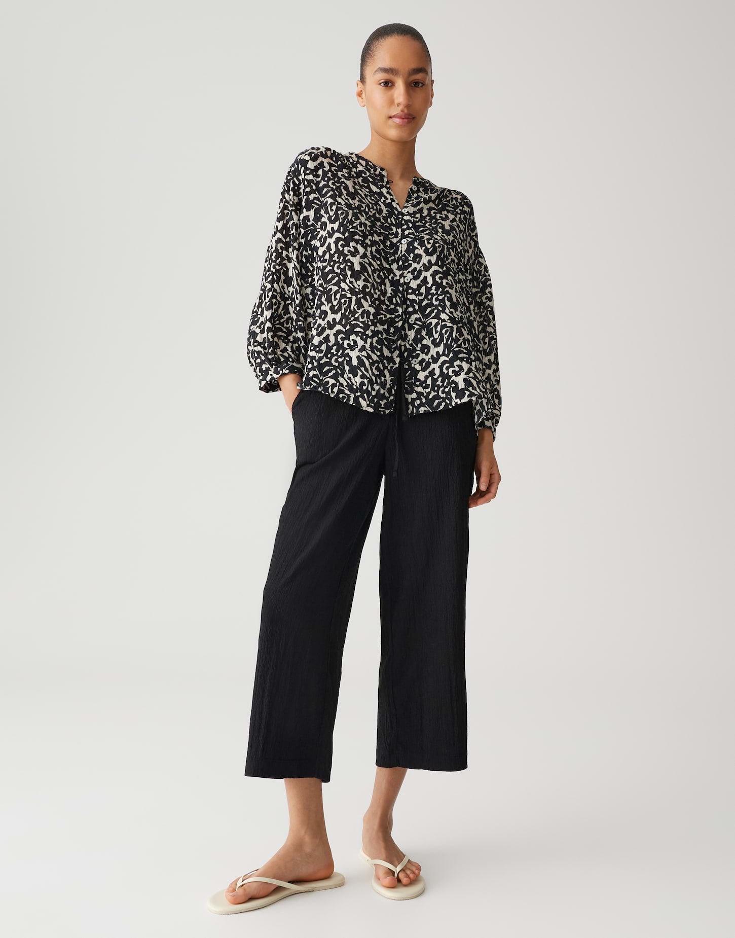 Famelia (Black)