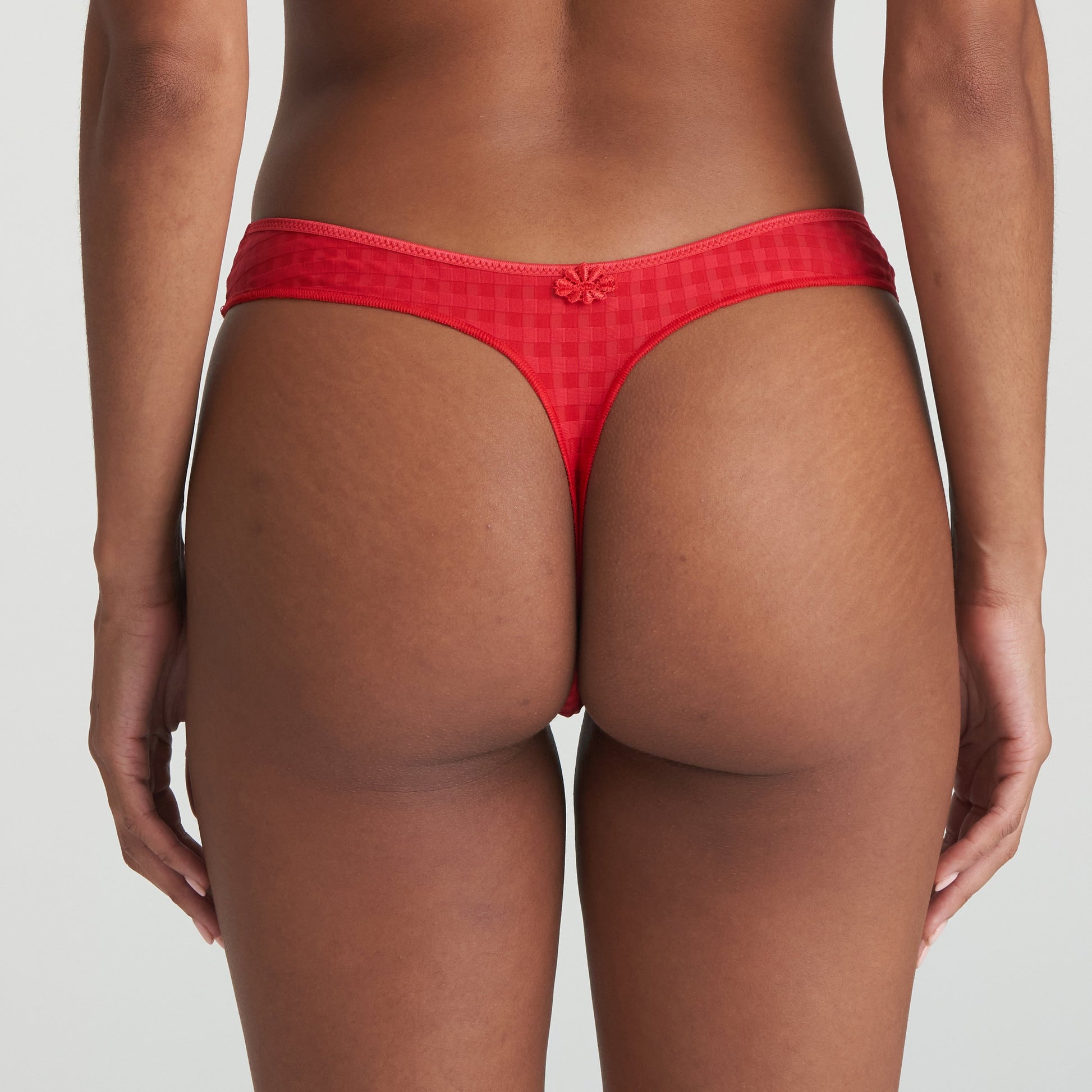 AVERO scarlet String (Sca)