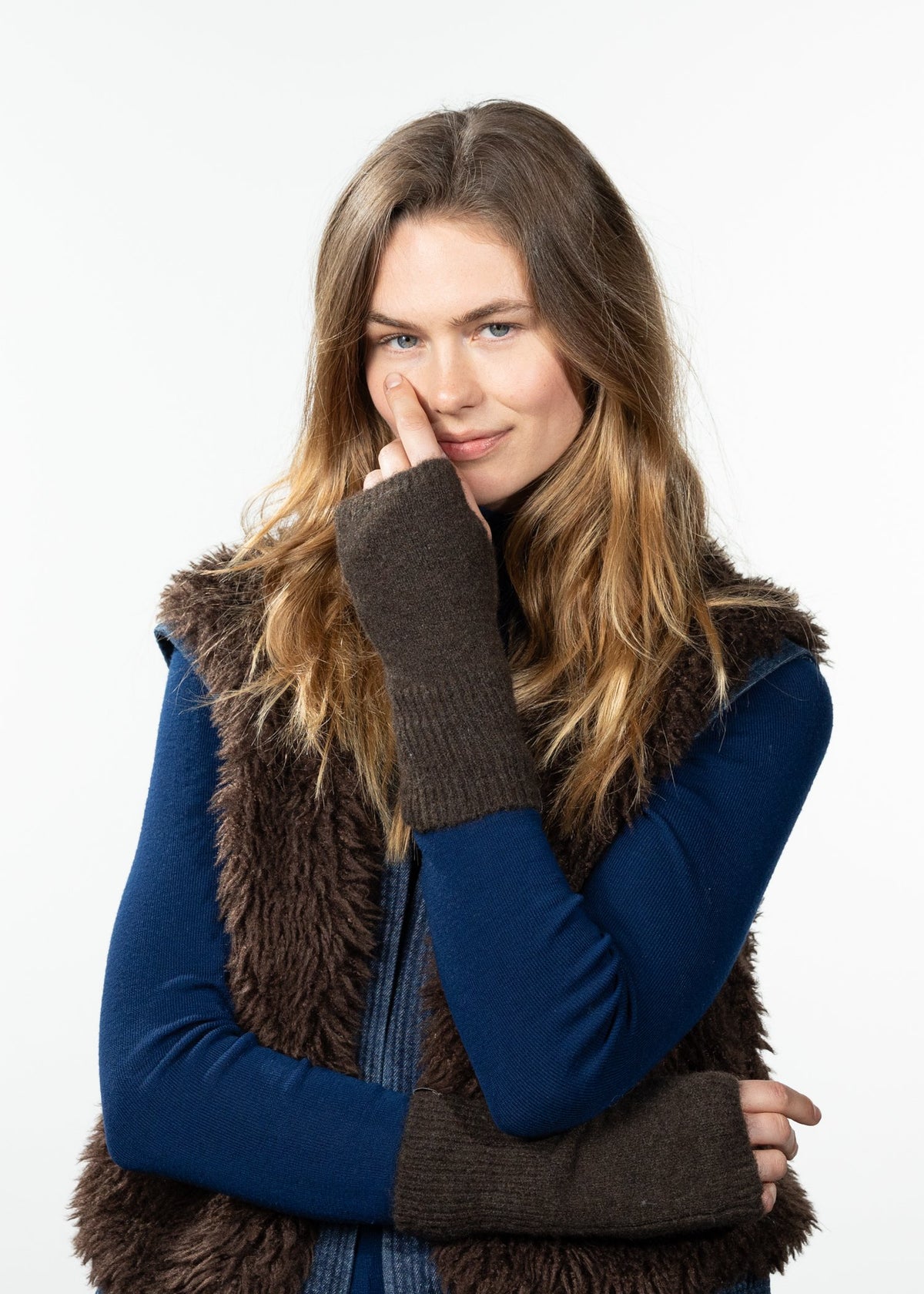 Fhearna Fingerless Gloves (Beige Dark Brown)