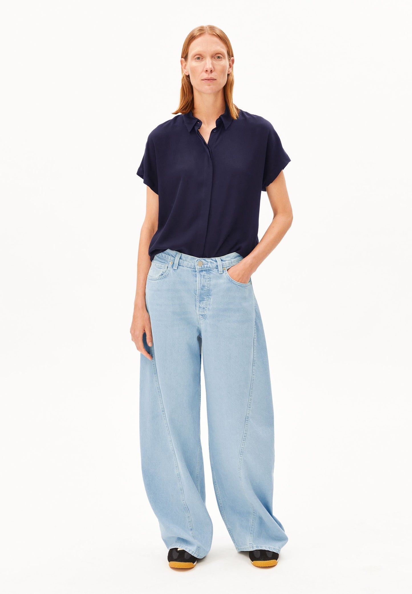 Larisaana Blouse (Tinted Navy)