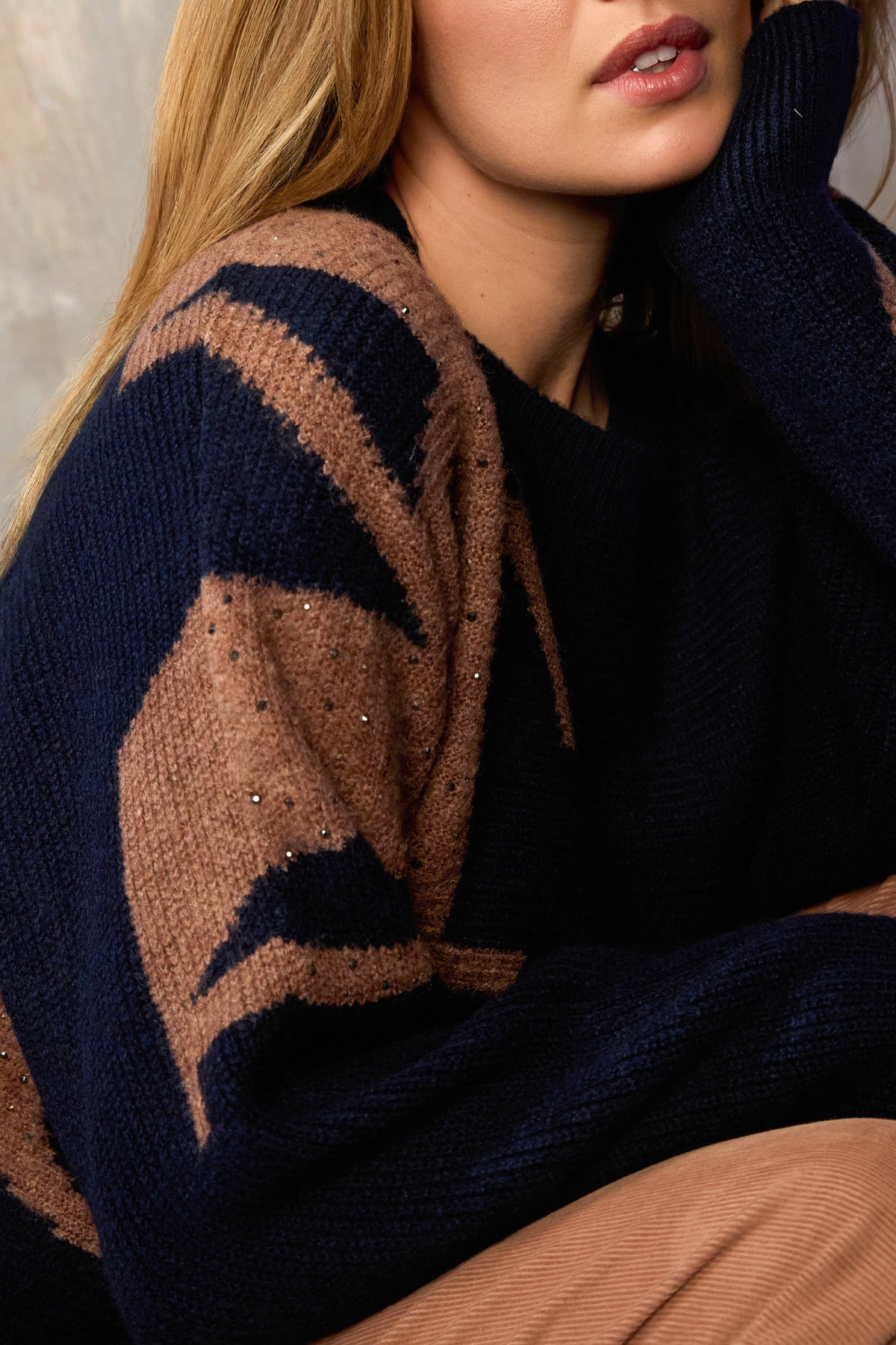 Strickpullover mit Buchstaben-Intarsie-Muster (Dark Blue)