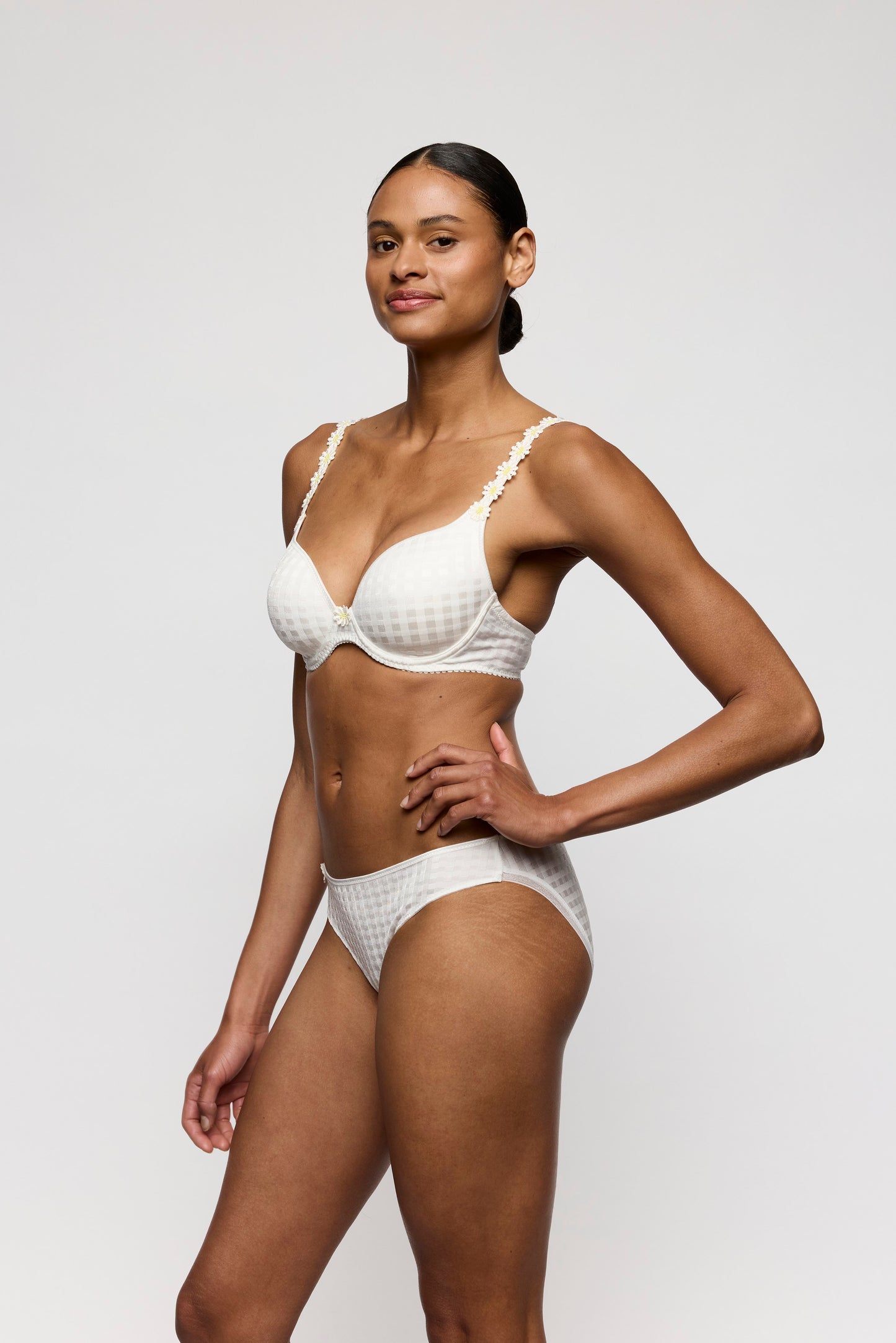 AVERO Ivory Petal Rioslip (Iyp)
