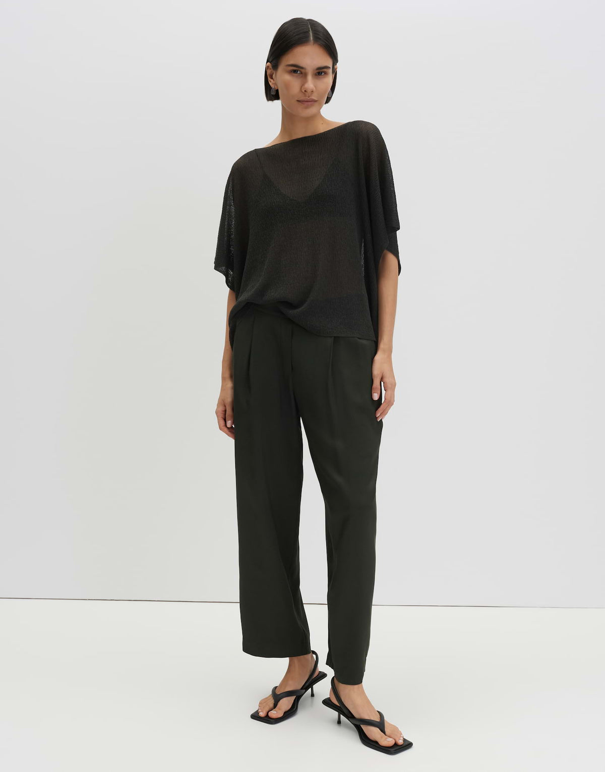 Beyara cape (Midnight Olive)