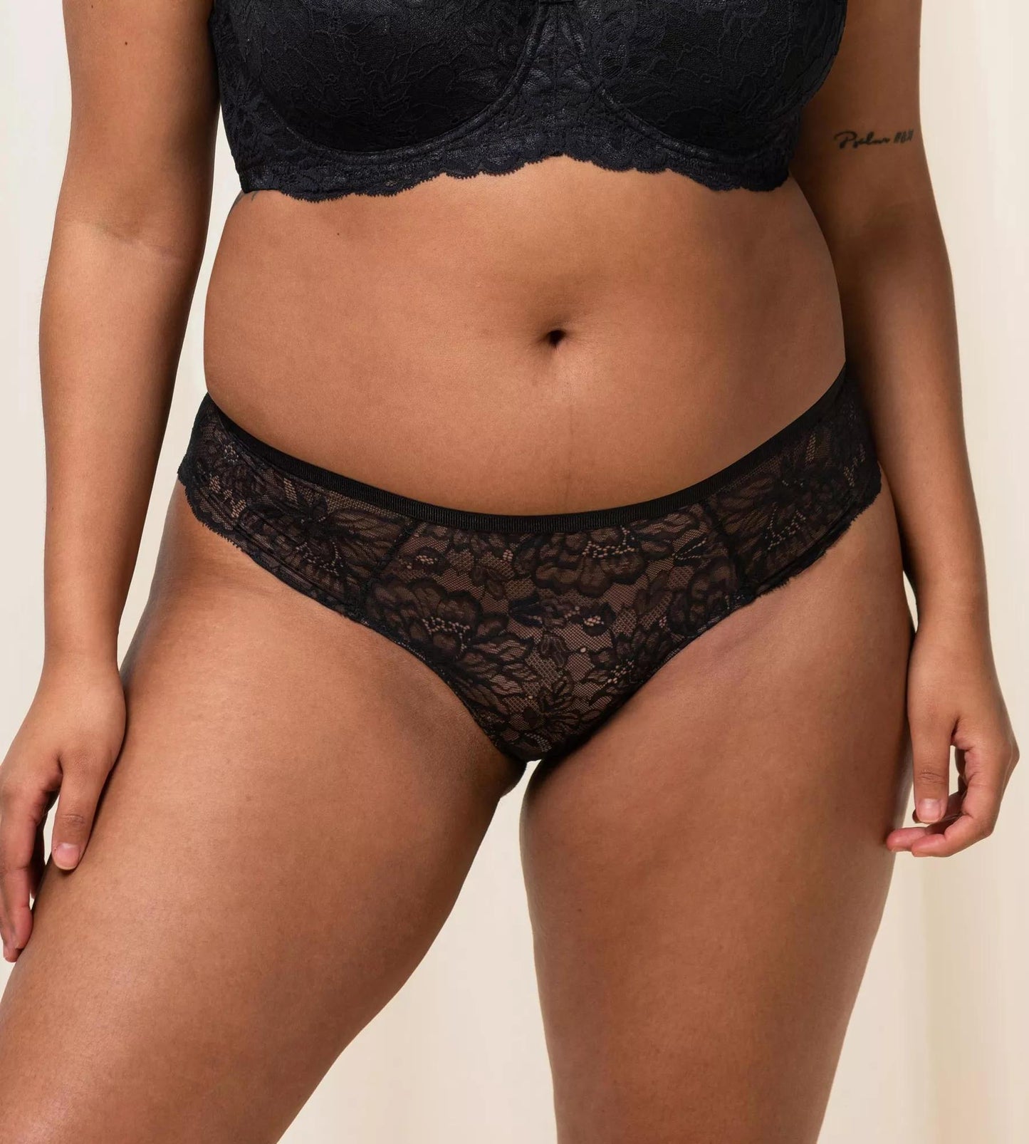 Amourette Charm Hipster String01 (Black)