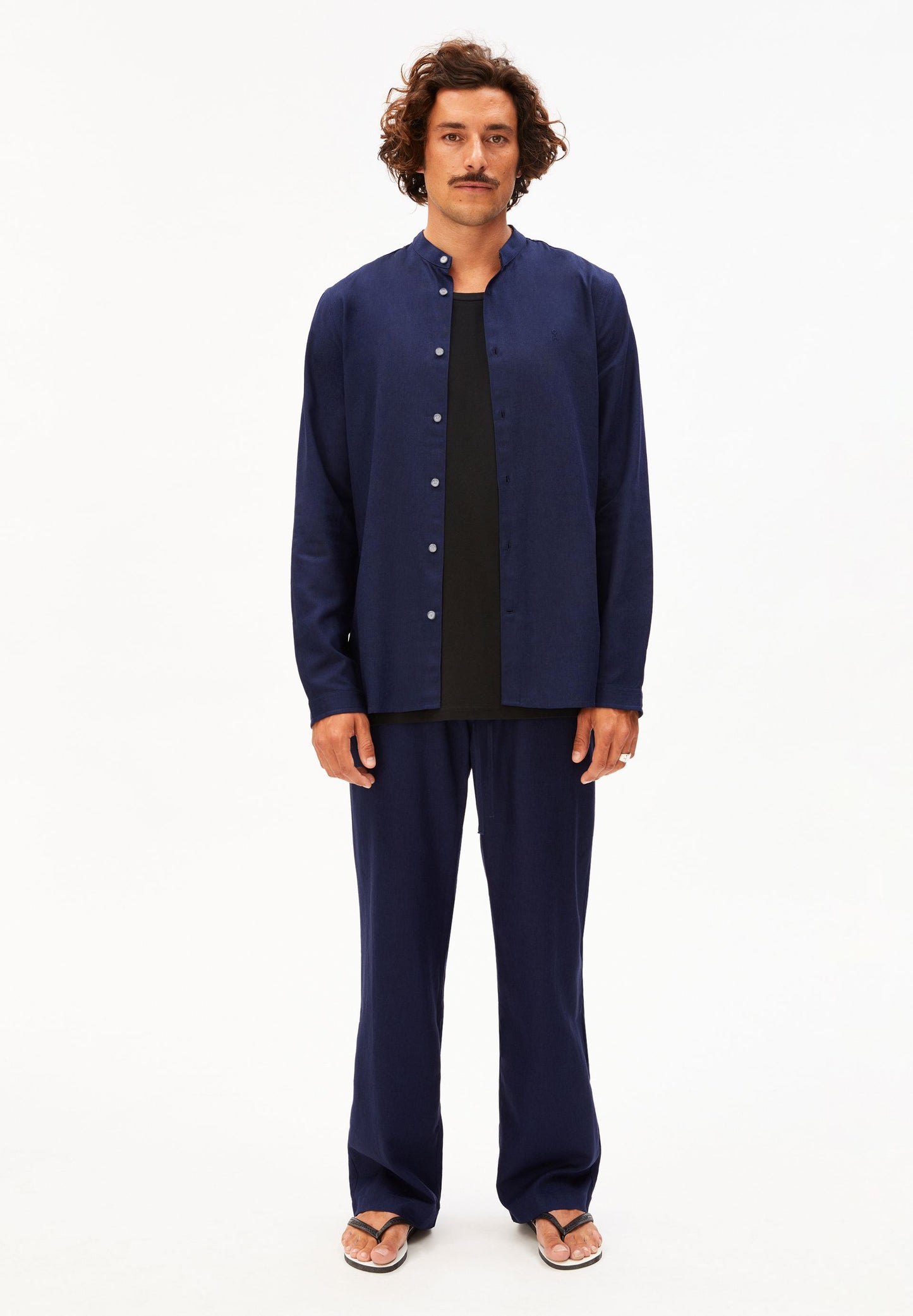 Vaaleronimus Lino Shirt (Tinted Navy)