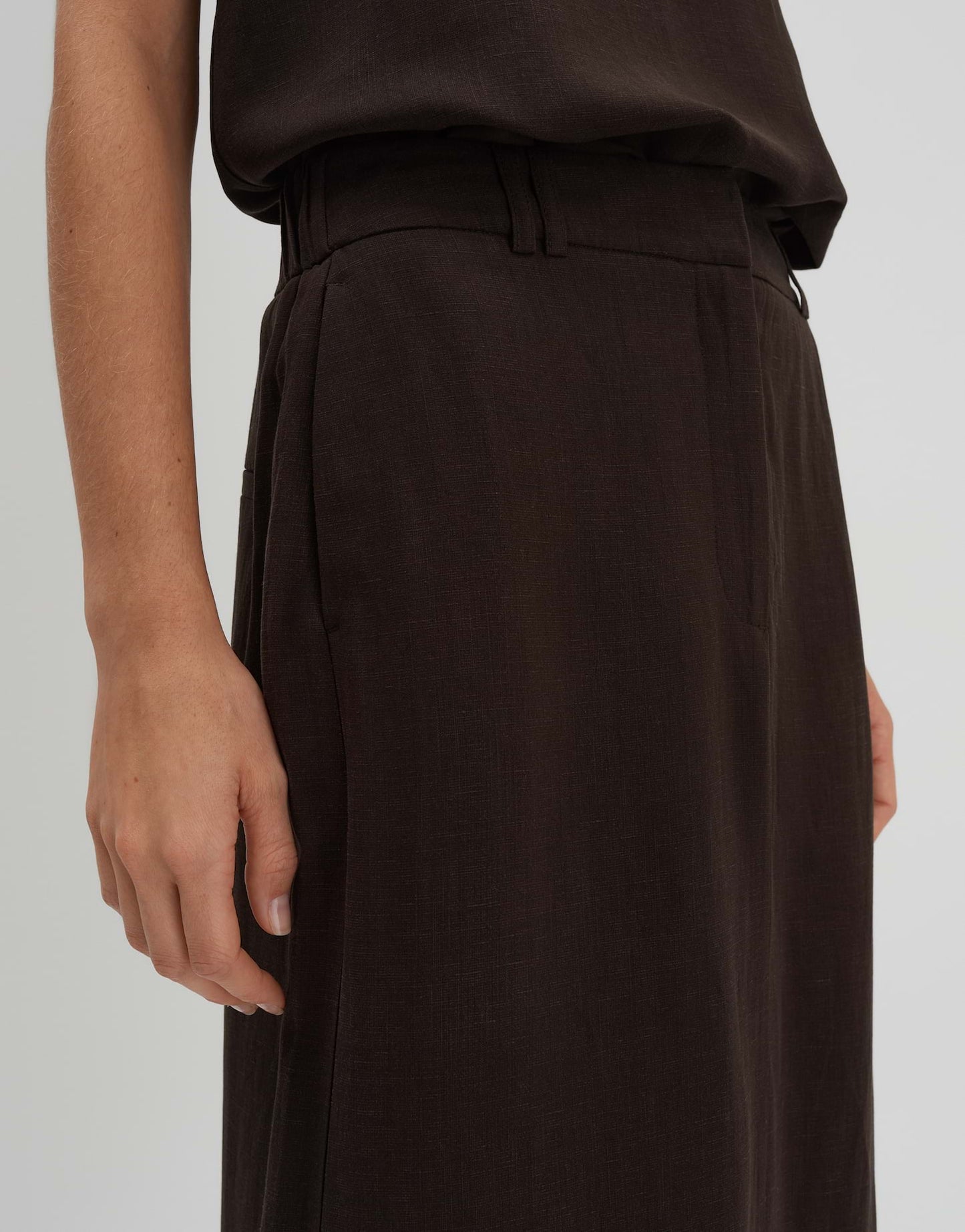 Olini detail (Dark Espresso)