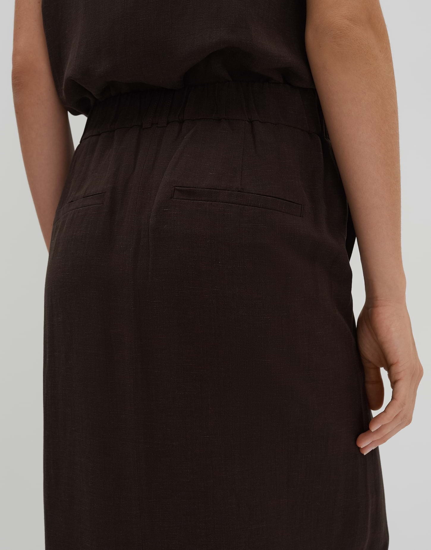 Olini detail (Dark Espresso)