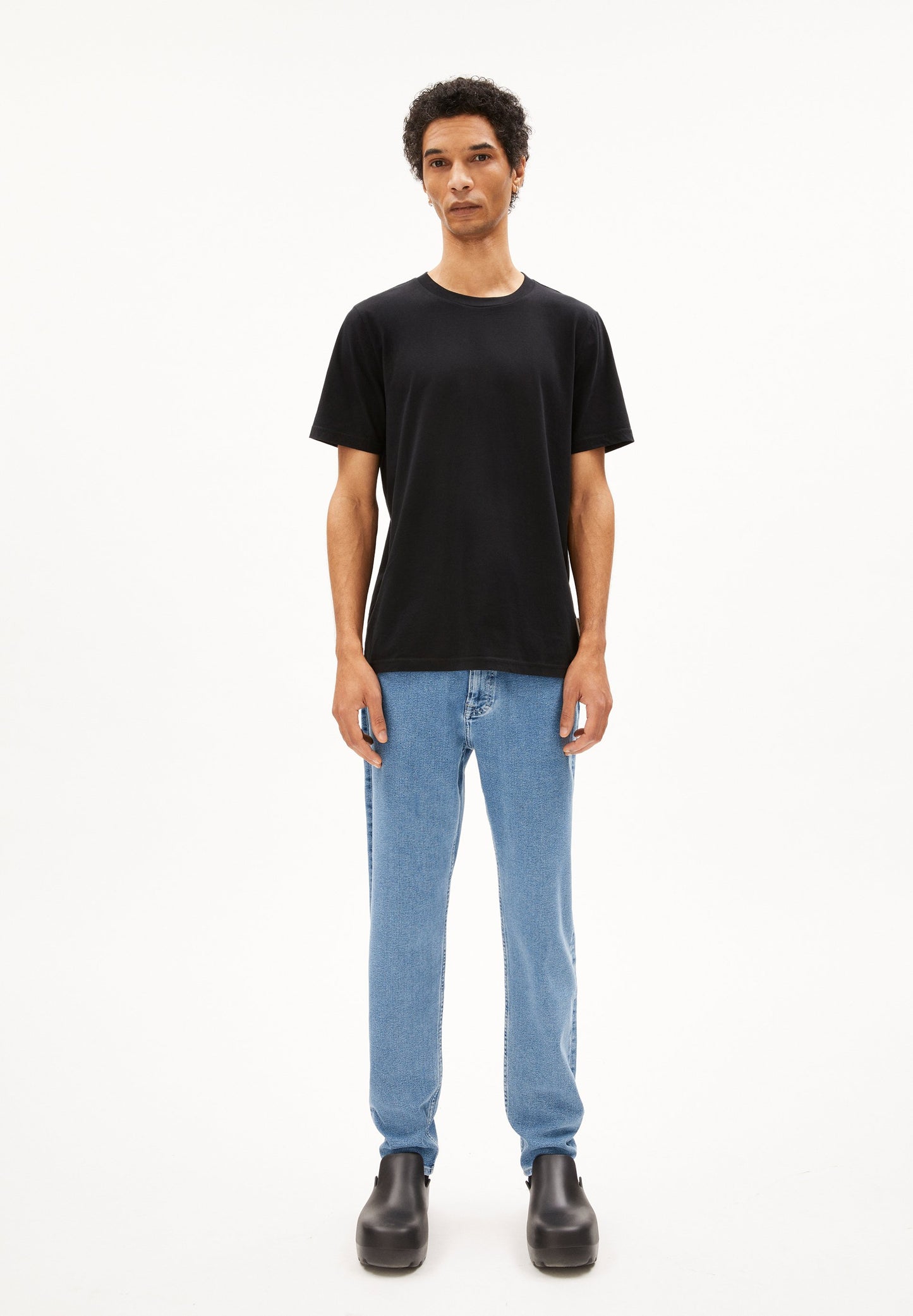 Jaames (Black)