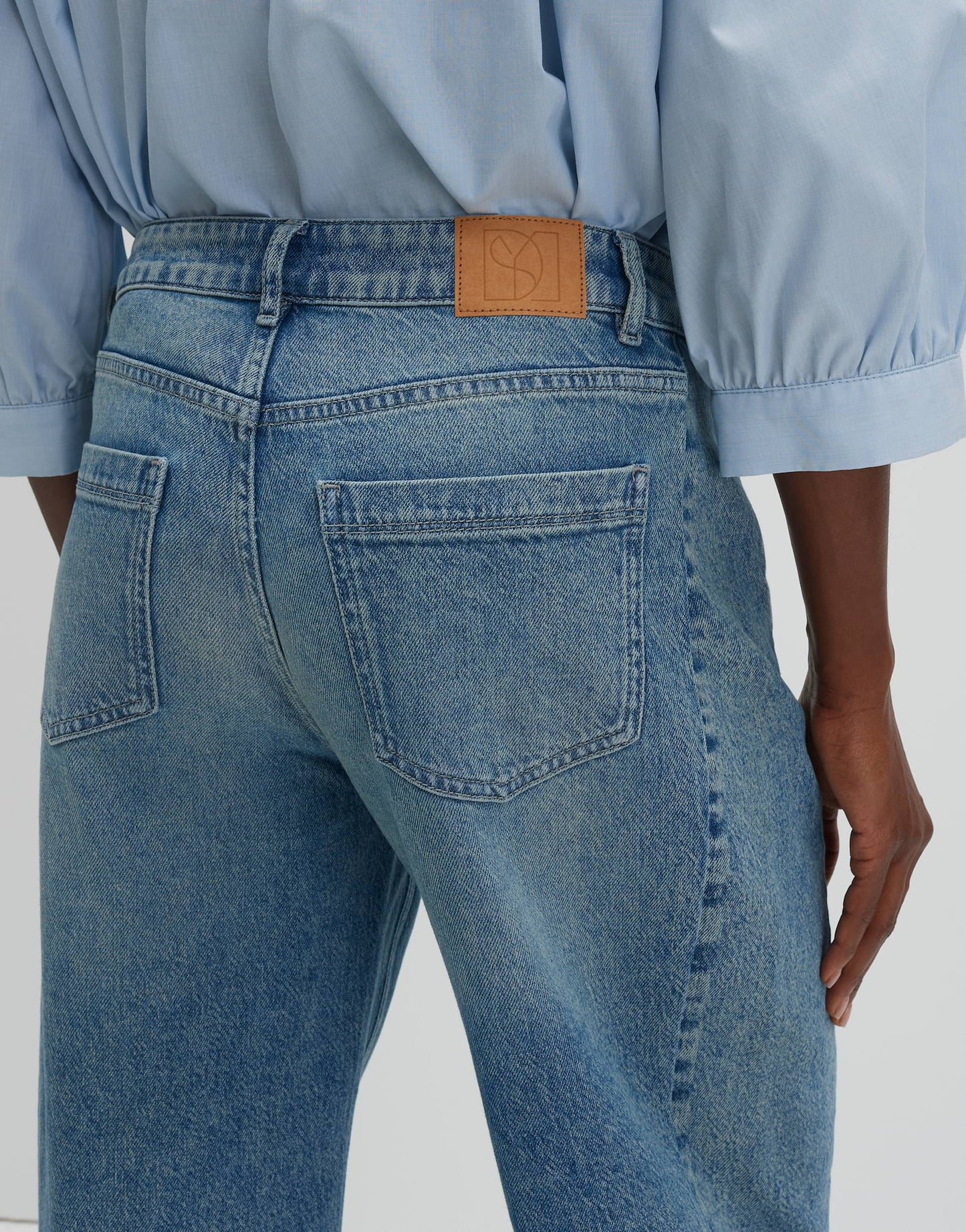 Cellma cropped (Mid Vibrant Bl)