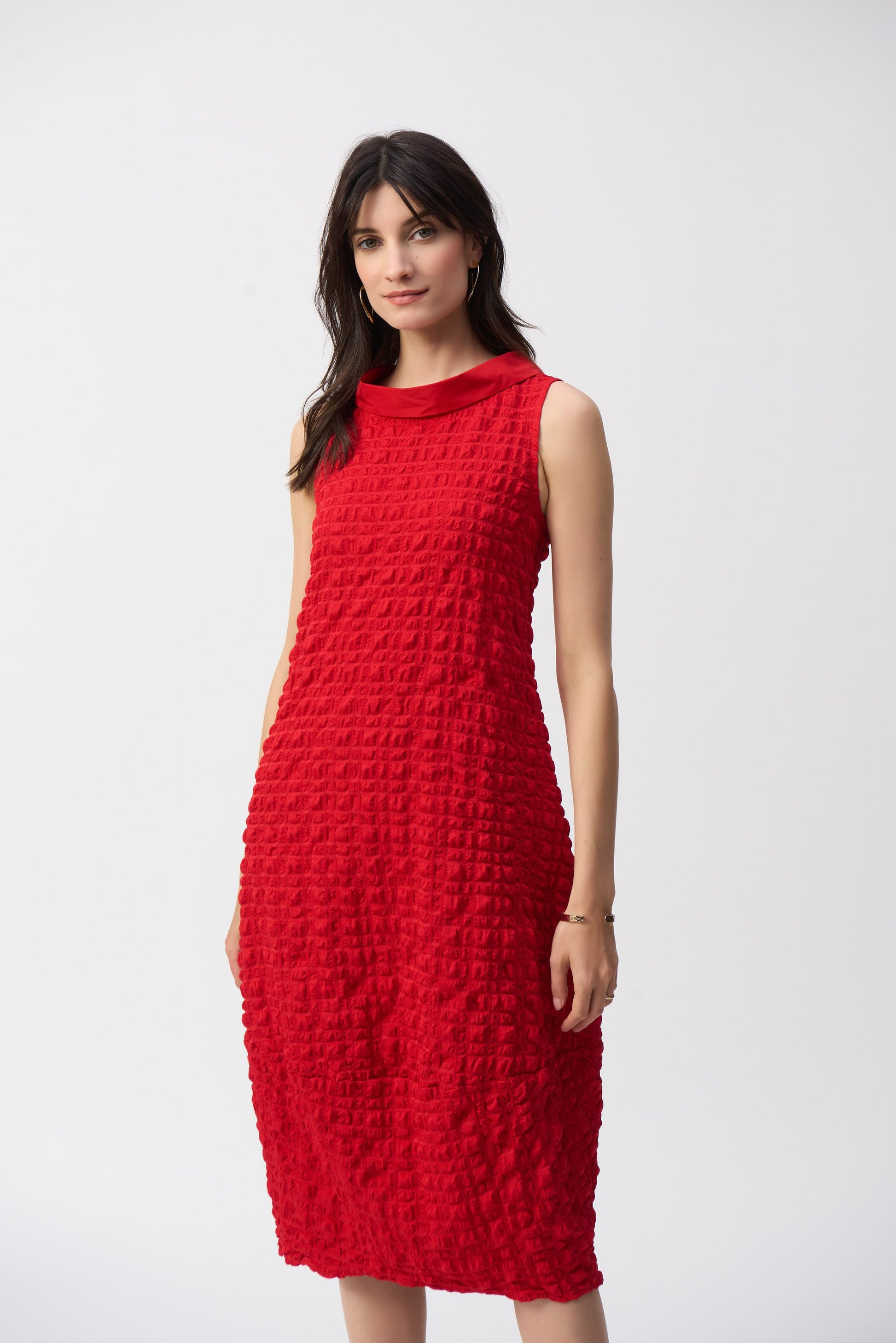 Ärmelloses Komfortkleid in strukturierter Optik (Strahlendes Rot)