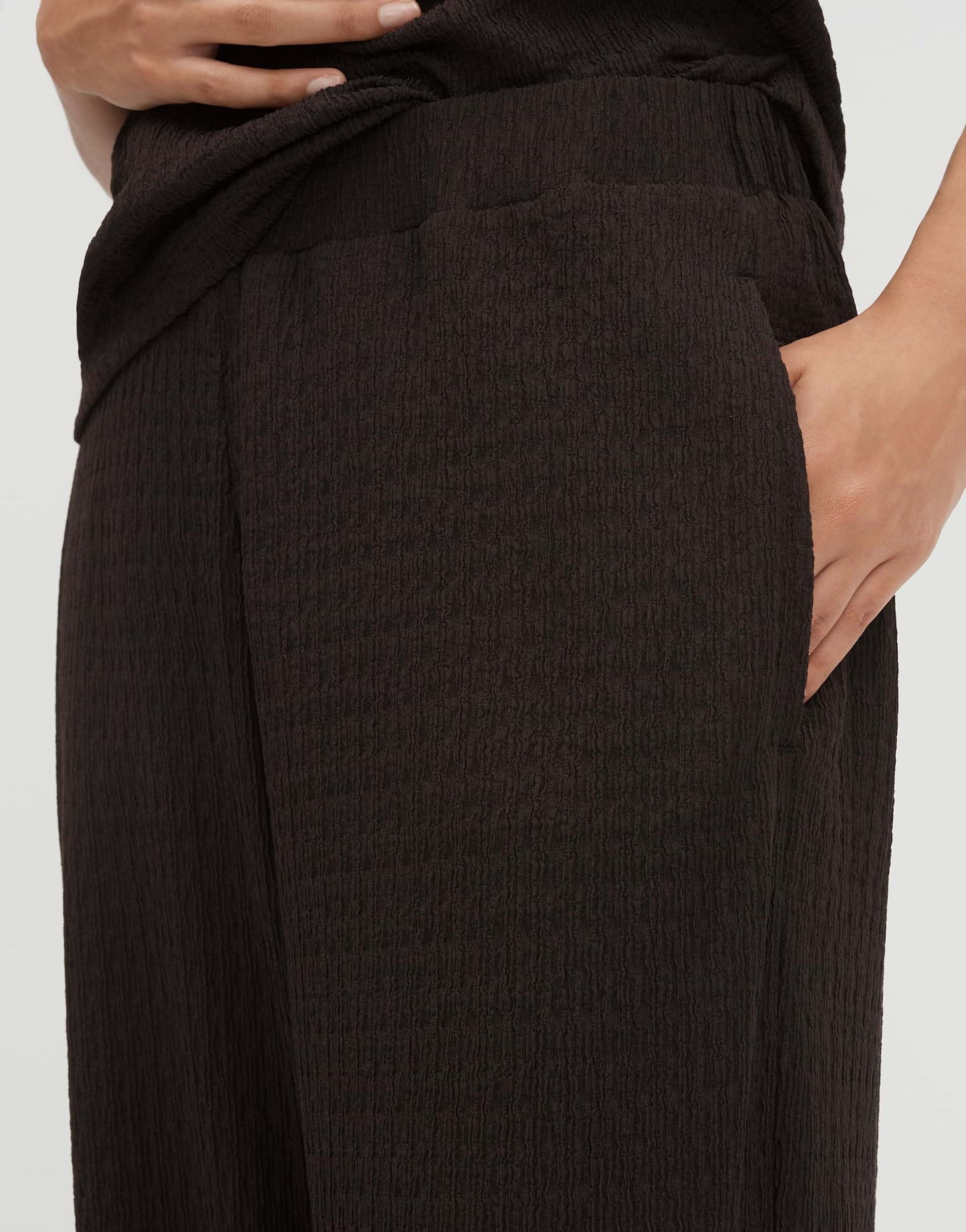 Charlie wide texture (Dark Truffle)