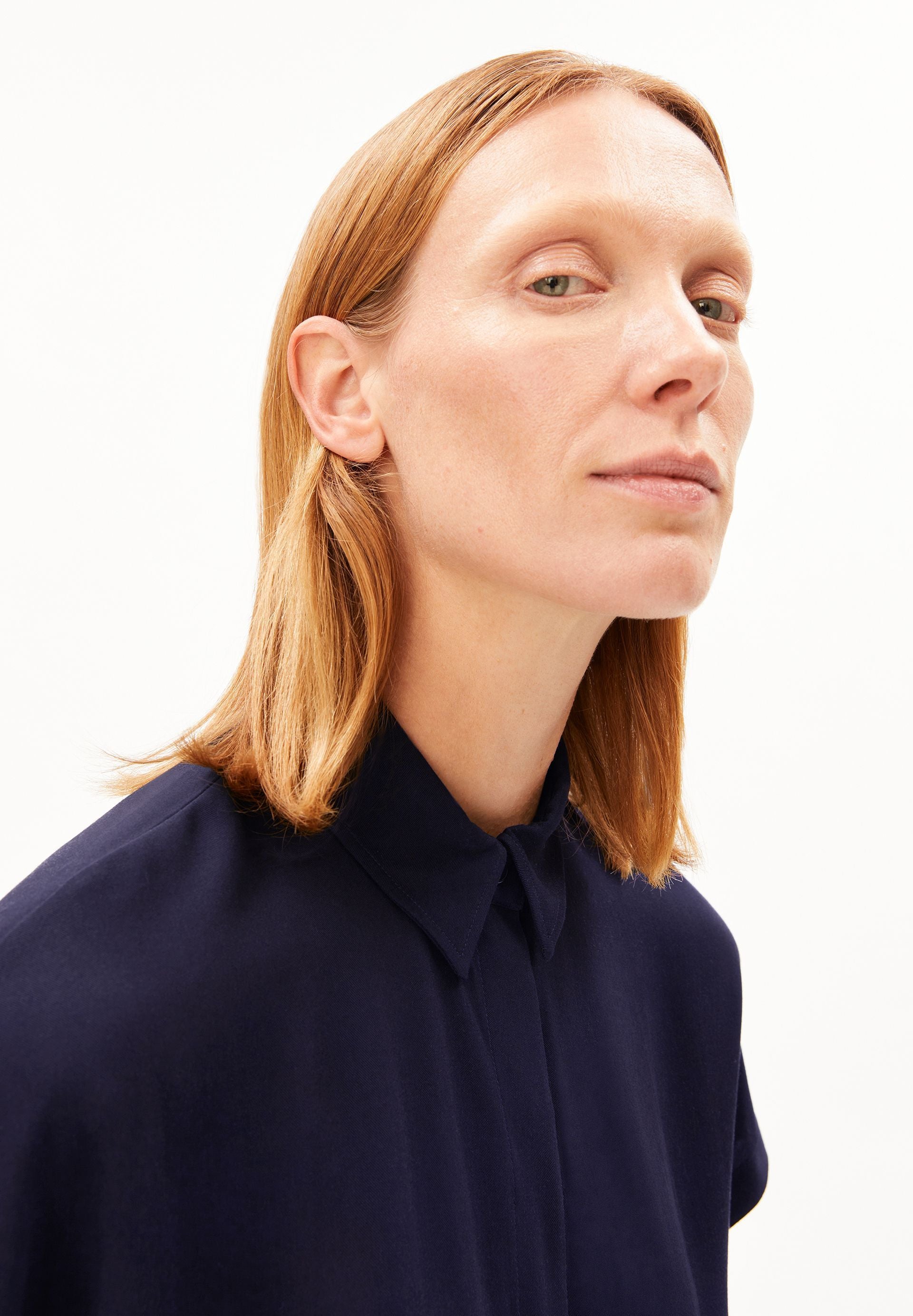 Larisaana Blouse (Tinted Navy)