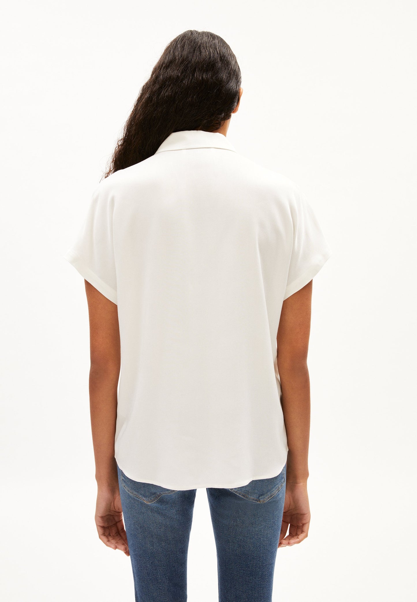 Larisaana (Off White)