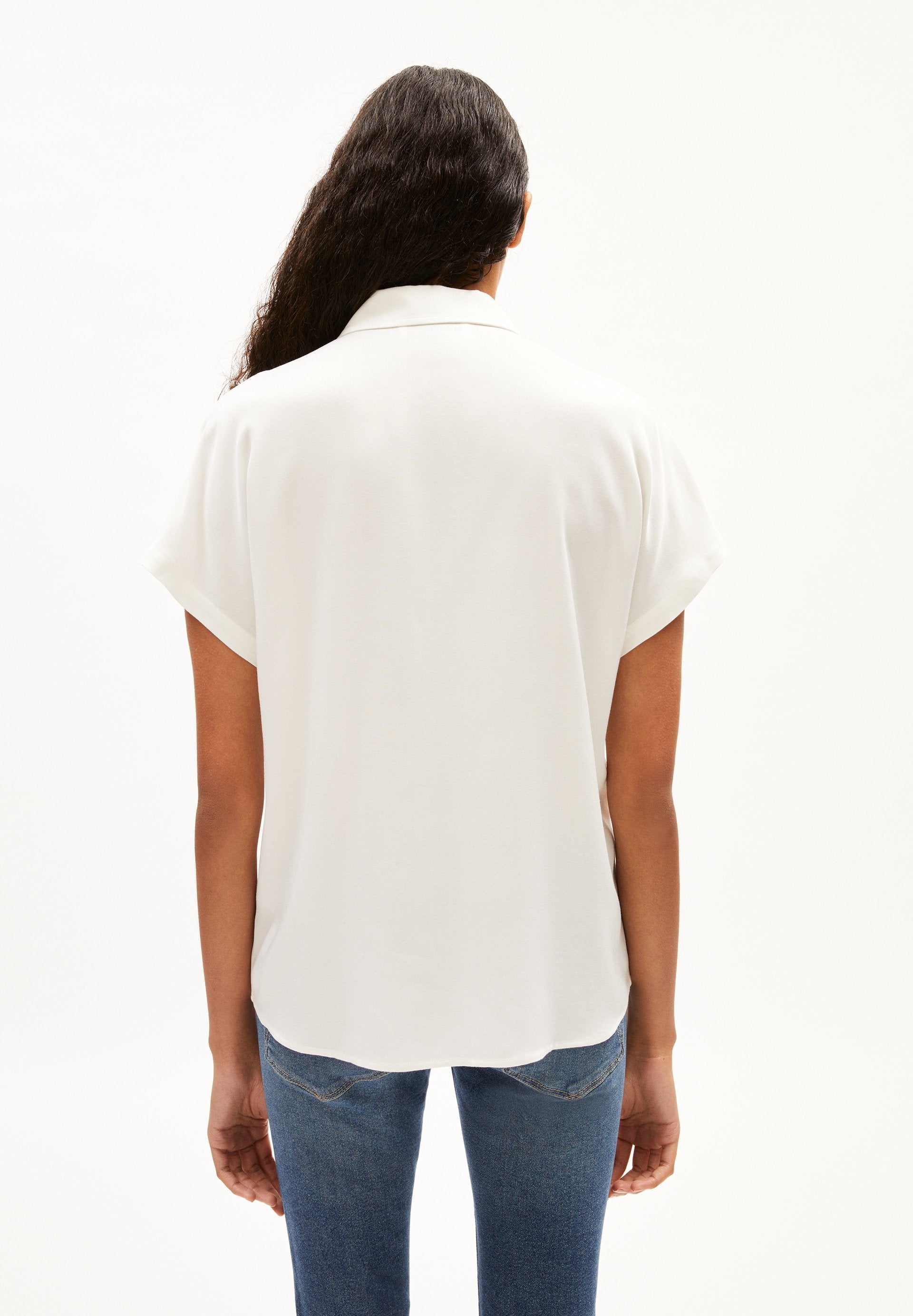 Larisaana (Off White)