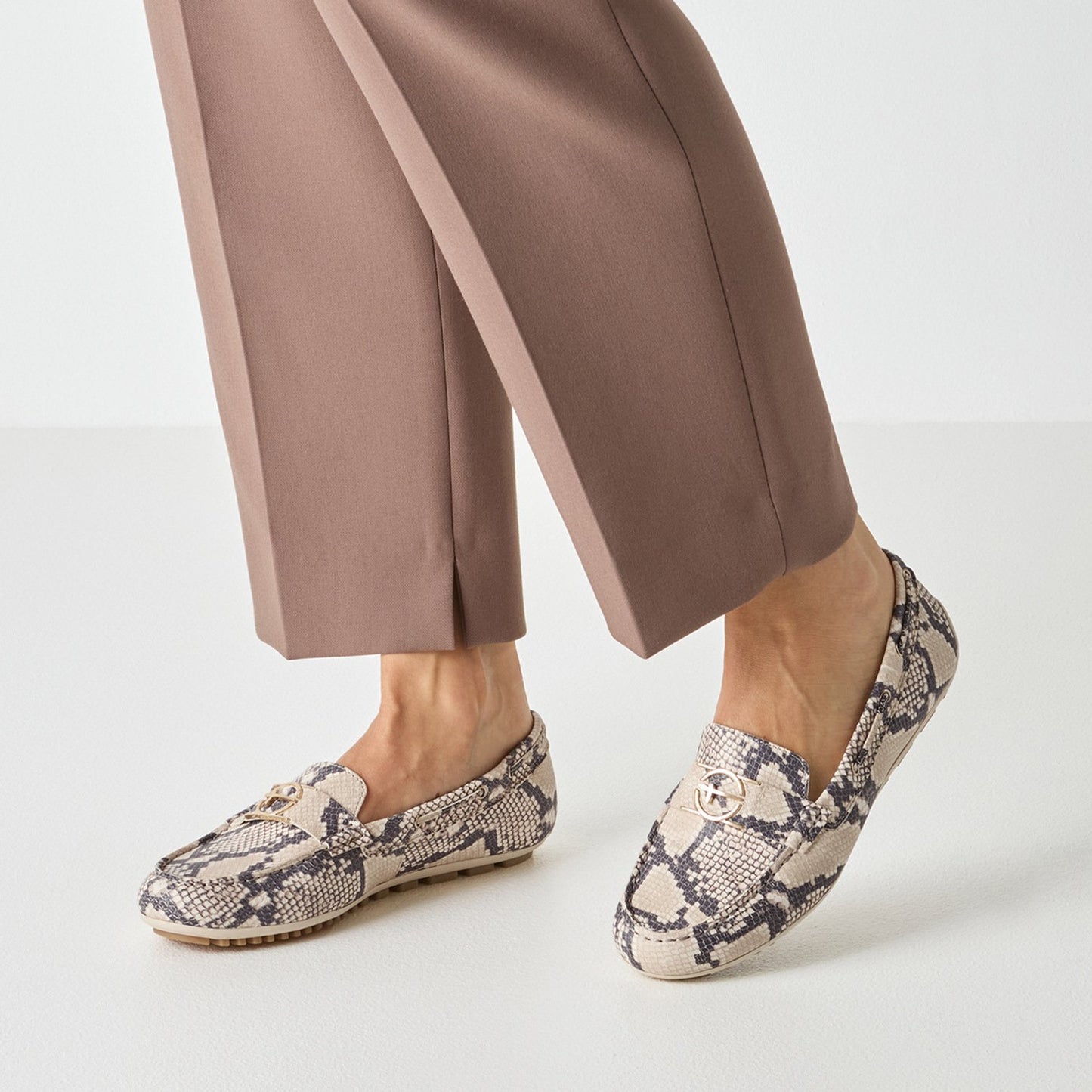 Slipper (Beige Snake)