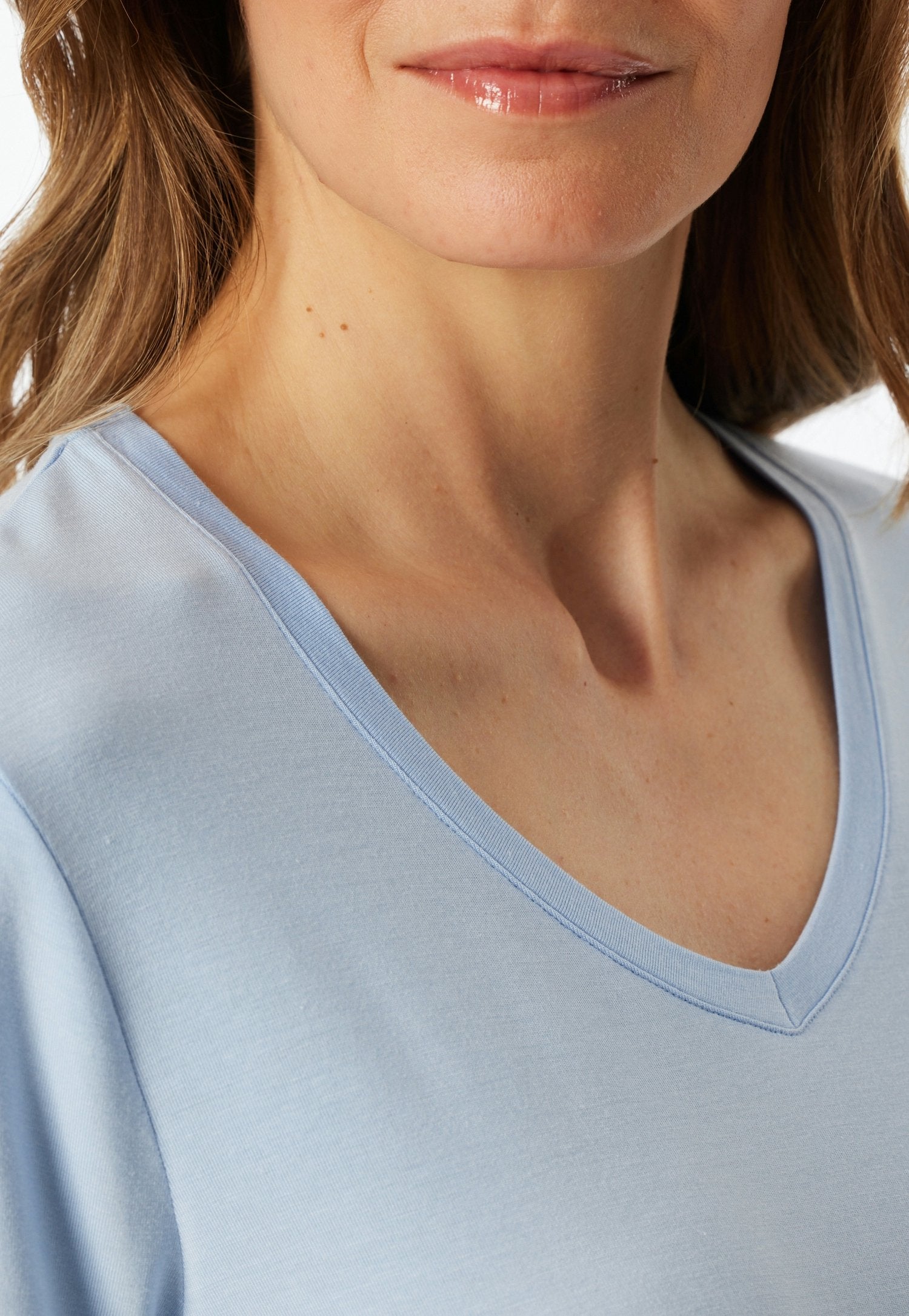 T-Shirt V-Ausschnitt (Hellblau)