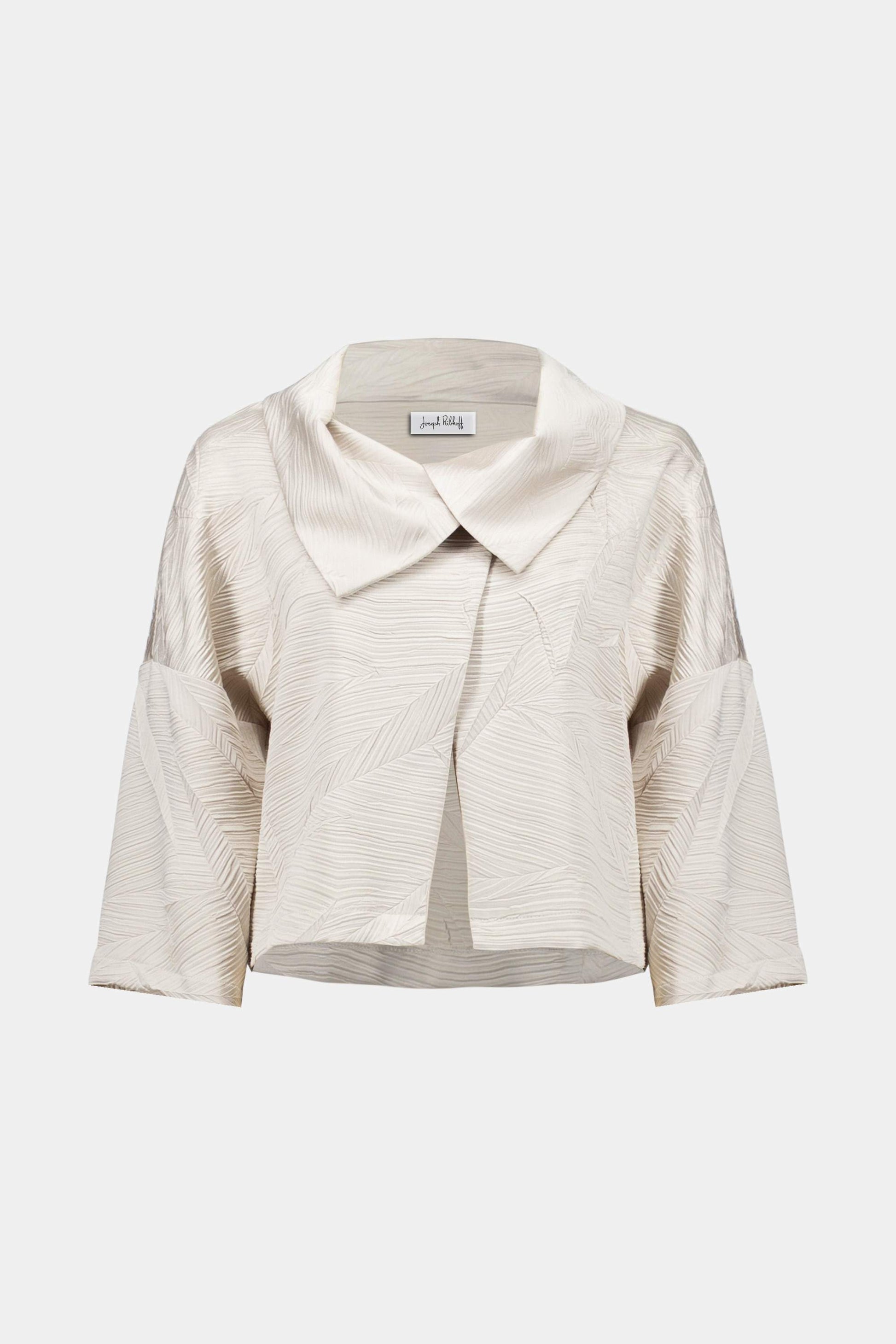 Boxy-Jacke aus plissiertem Satin mit Overlay-Kragen (Perlmutt)