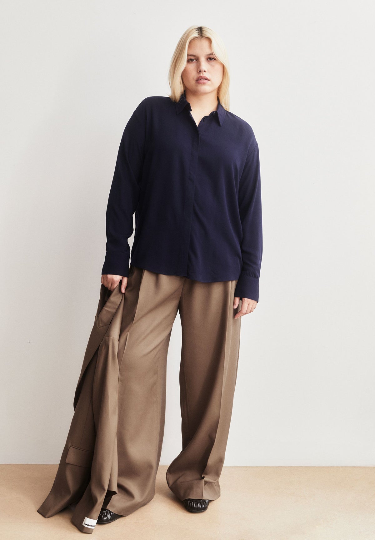 Larisaana Longsleeve Blouse (Tinted Navy)