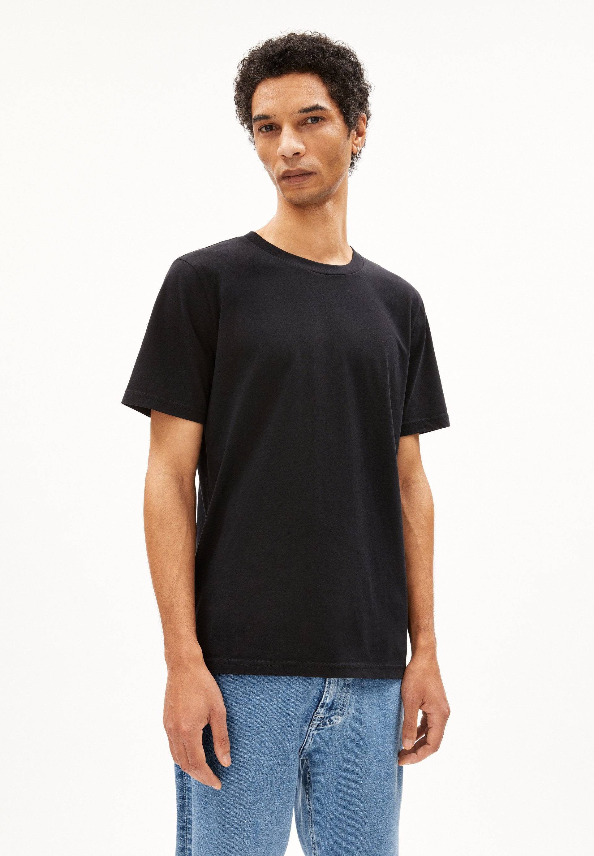 Jaames (Black)