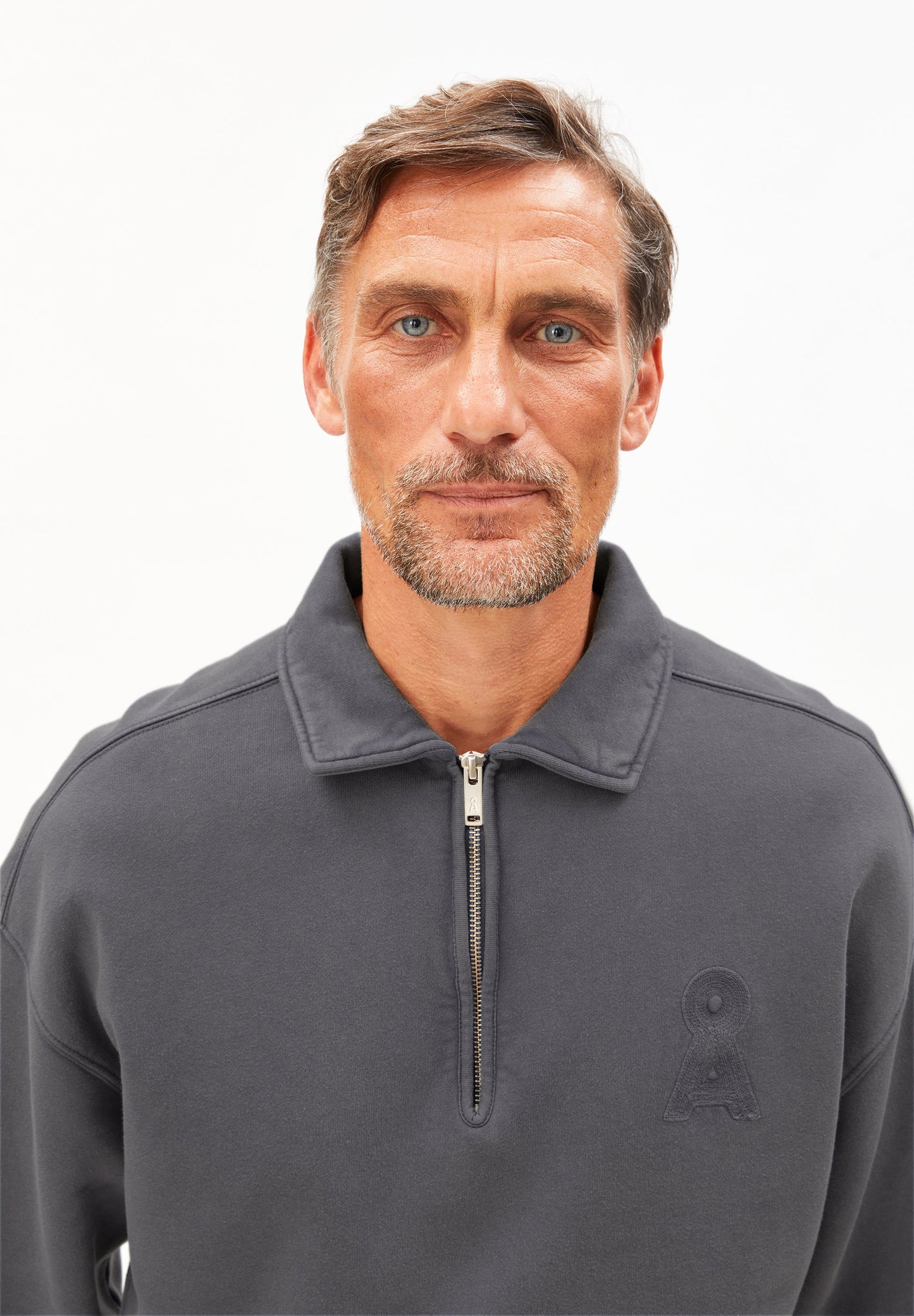 Iconic å Gmt Dye Zip Troyer (Dark Steel Wash)